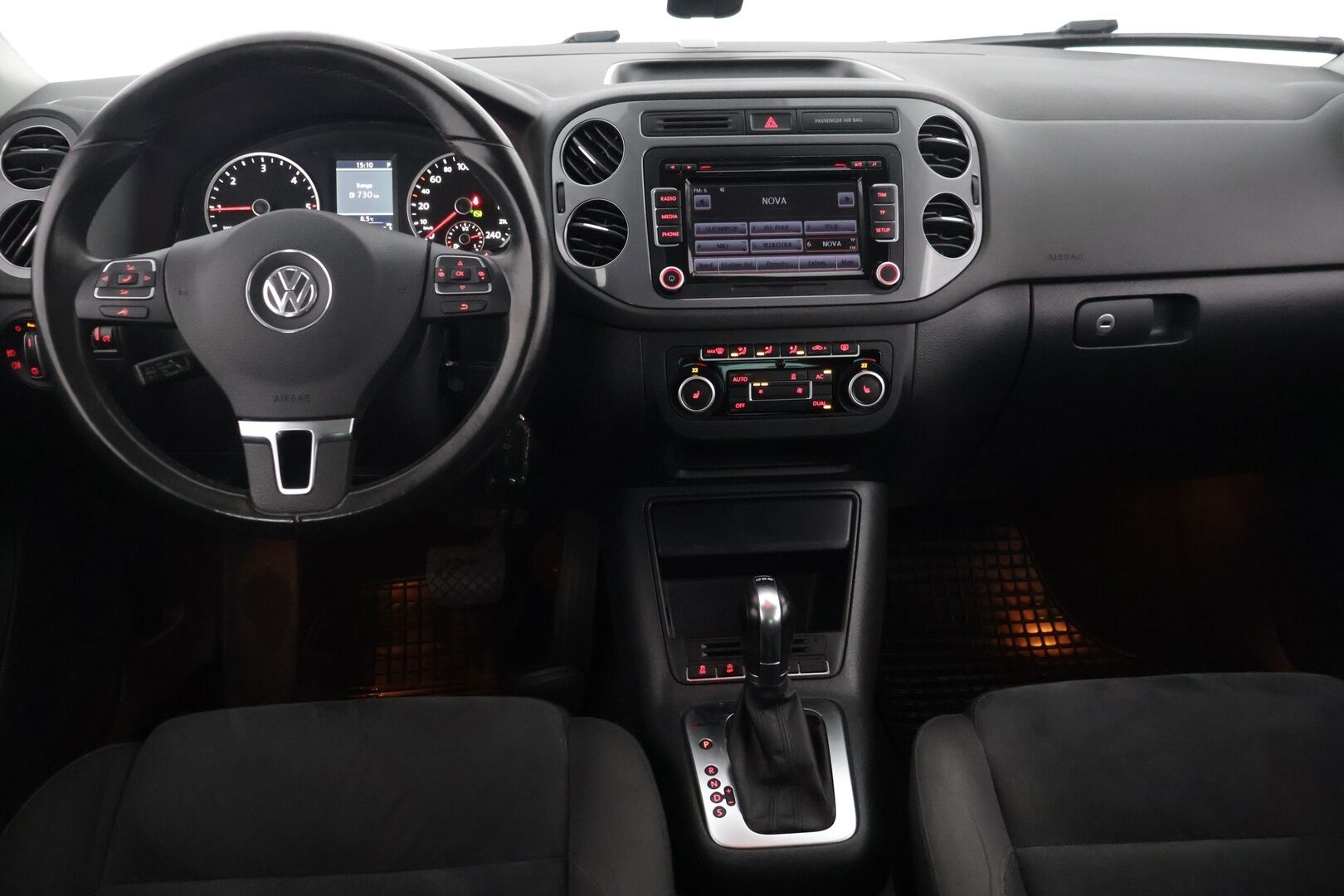 Volkswagen Tiguan 2012 Sport & Style 2,0 TDI 103 kW (140 hv) BlueMotion Technology 4MOTION DSG-aut **1.Om Suomi-auto / Webasto / Vetokoukku / Kangas-Alcantara / Vakionopeudensäädin * - 1.Omisteinen Suomi-auto / Juuri katsastettu / Jakohihna juuri vaihdettu / 2 renkaat / Webasto / Vetokoukku * - Osta nyt, maksa vasta ensi vuonna