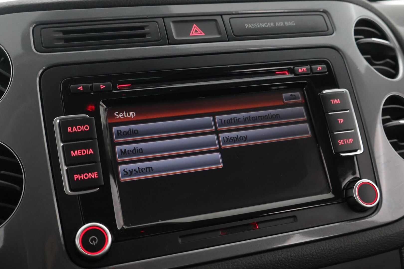 Volkswagen Tiguan 2012 Sport & Style 2,0 TDI 103 kW (140 hv) BlueMotion Technology 4MOTION DSG-aut **1.Om Suomi-auto / Webasto / Vetokoukku / Kangas-Alcantara / Vakionopeudensäädin * - 1.Omisteinen Suomi-auto / Juuri katsastettu / Jakohihna juuri vaihdettu / 2 renkaat / Webasto / Vetokoukku * - Osta nyt, maksa vasta ensi vuonna