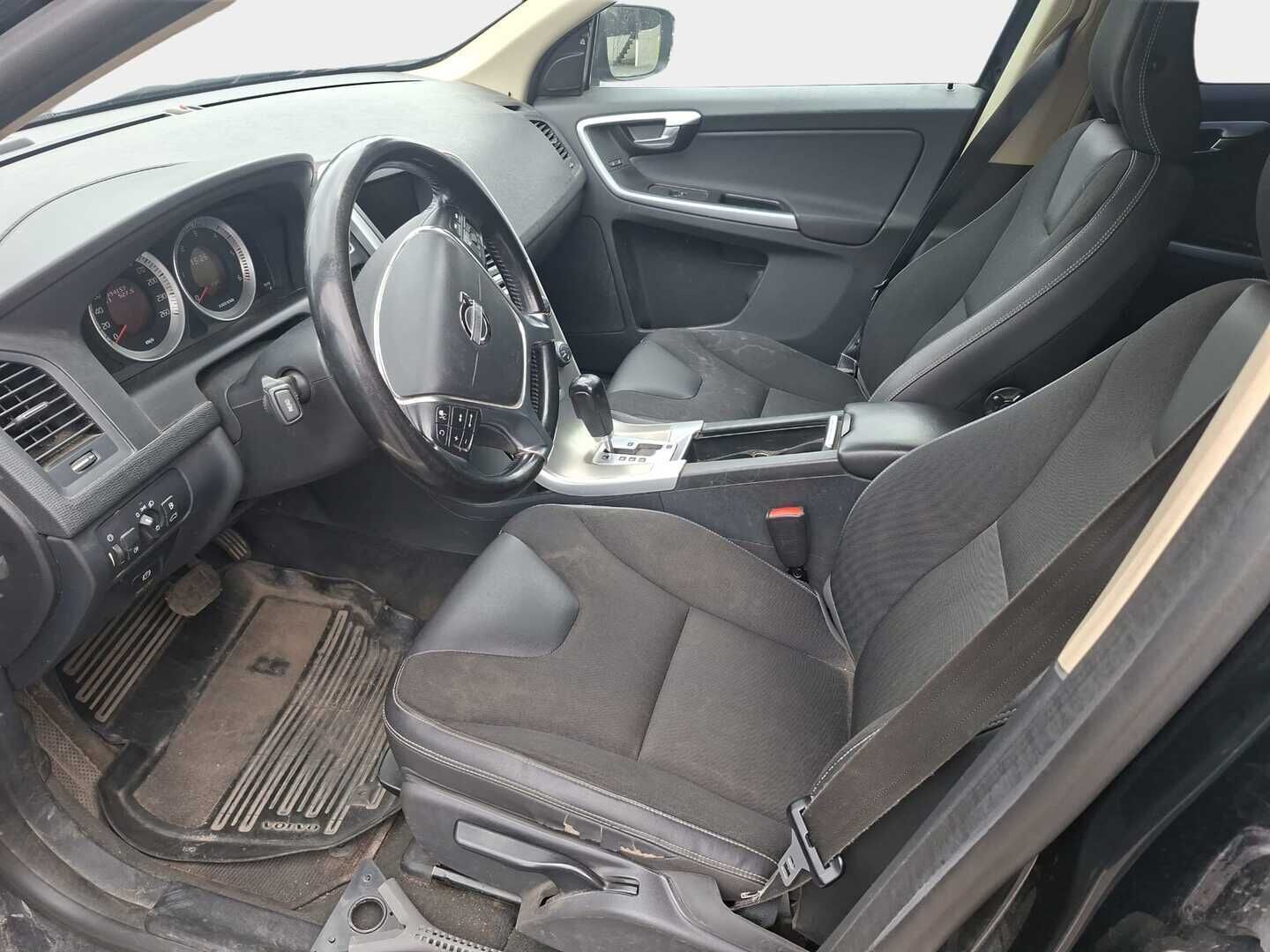 Volvo XC60 2012 D5 AWD Momentum Business aut - | Bliss | ACC | Koukku | Webasto |