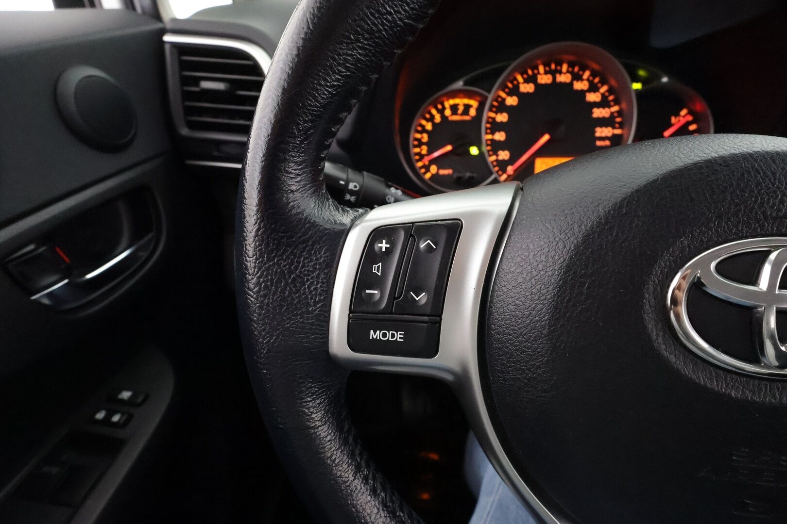 Toyota Verso-S 2011 1,33 Dual VVT-i Stop & Start Linea Sol * Webasto / P.kamera / 2xRenkaat / Suomi-auto / Bluetooth *