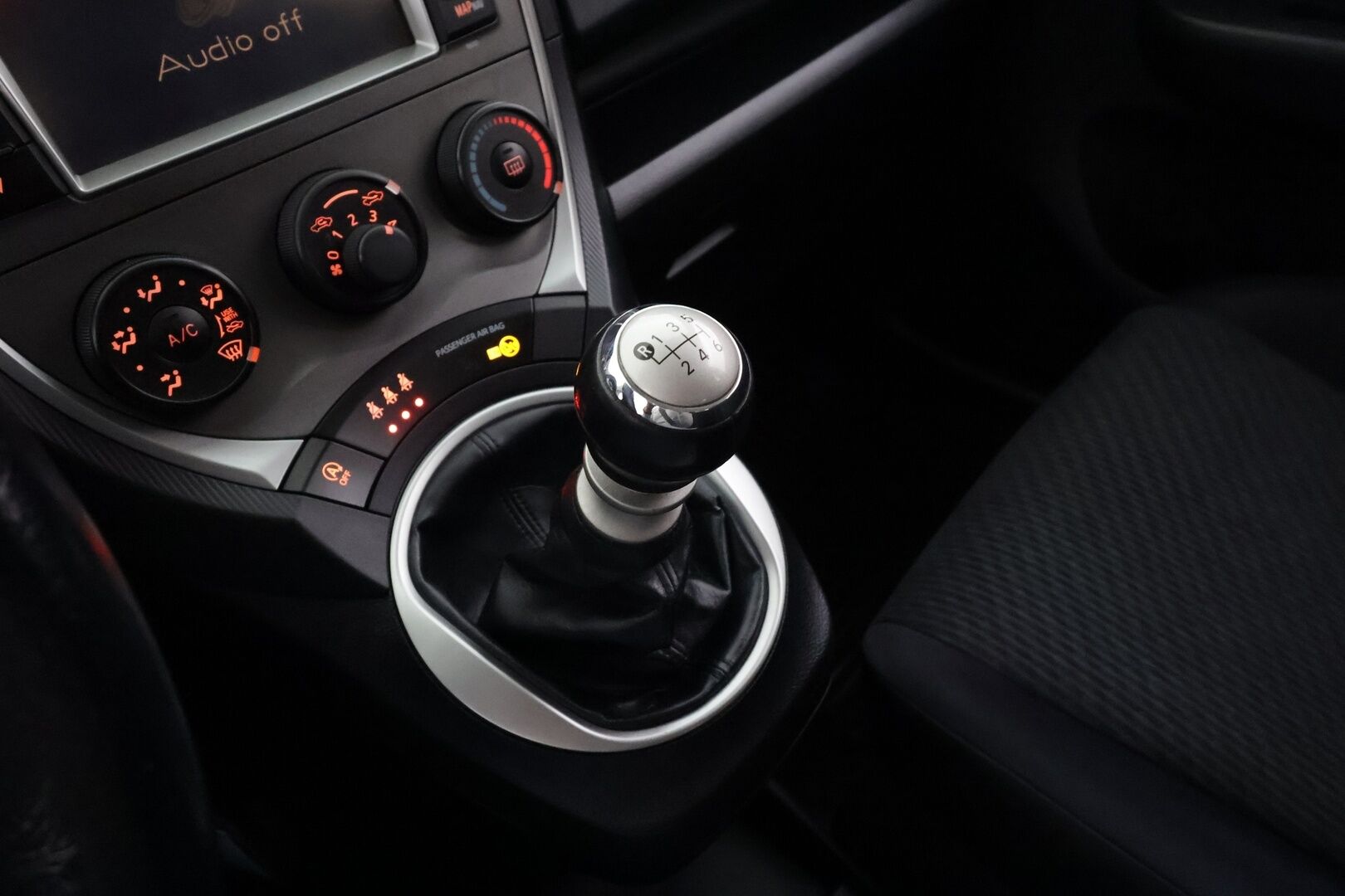 Toyota Verso-S 2011 1,33 Dual VVT-i Stop & Start Linea Sol * Webasto / P.kamera / 2xRenkaat / Suomi-auto / Bluetooth *