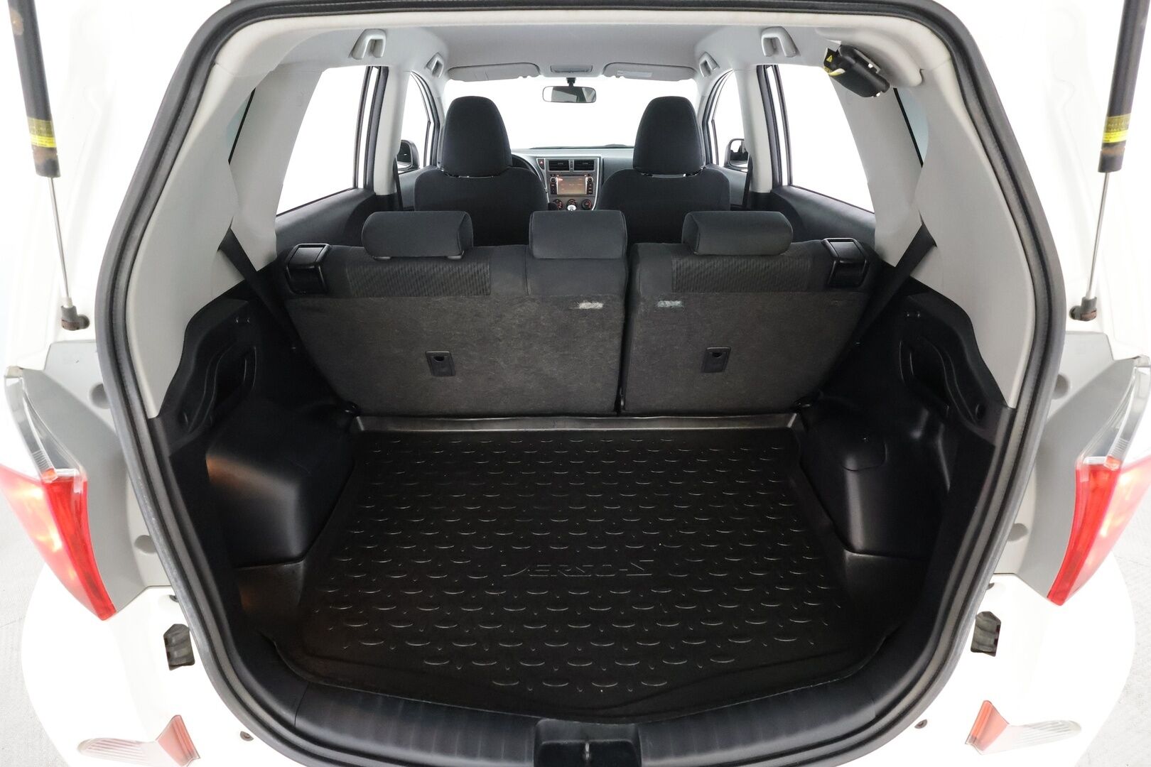 Toyota Verso-S 2011 1,33 Dual VVT-i Stop & Start Linea Sol * Webasto / P.kamera / 2xRenkaat / Suomi-auto / Bluetooth *