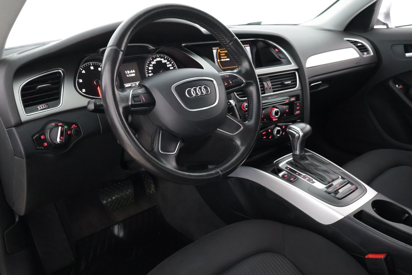 Audi A4 2013 Sedan Business 1,8 TFSI 125 kW multitronic *MYYDÄÄN HUUTOKAUPAT.COM*