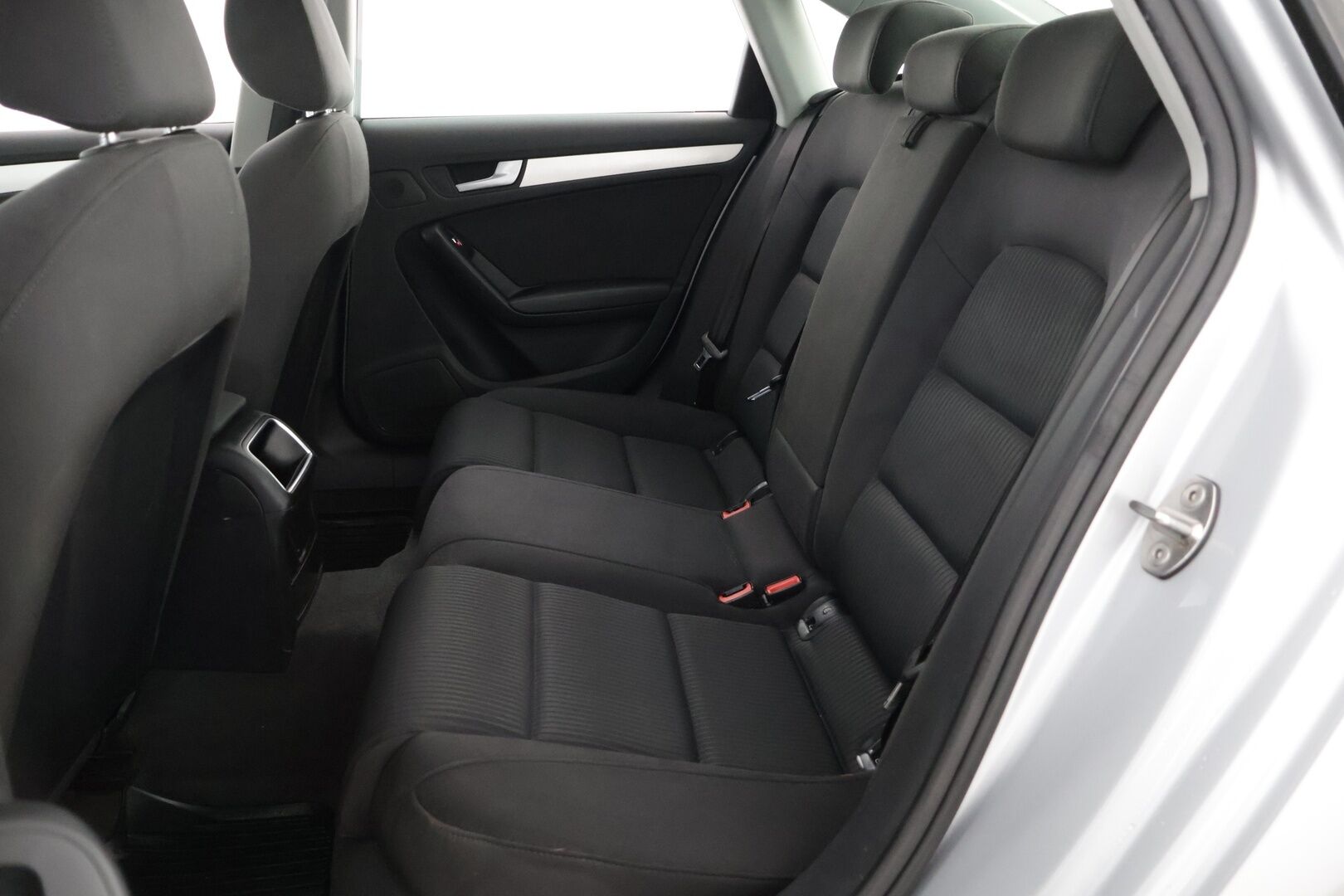 Audi A4 2013 Sedan Business 1,8 TFSI 125 kW multitronic *MYYDÄÄN HUUTOKAUPAT.COM*