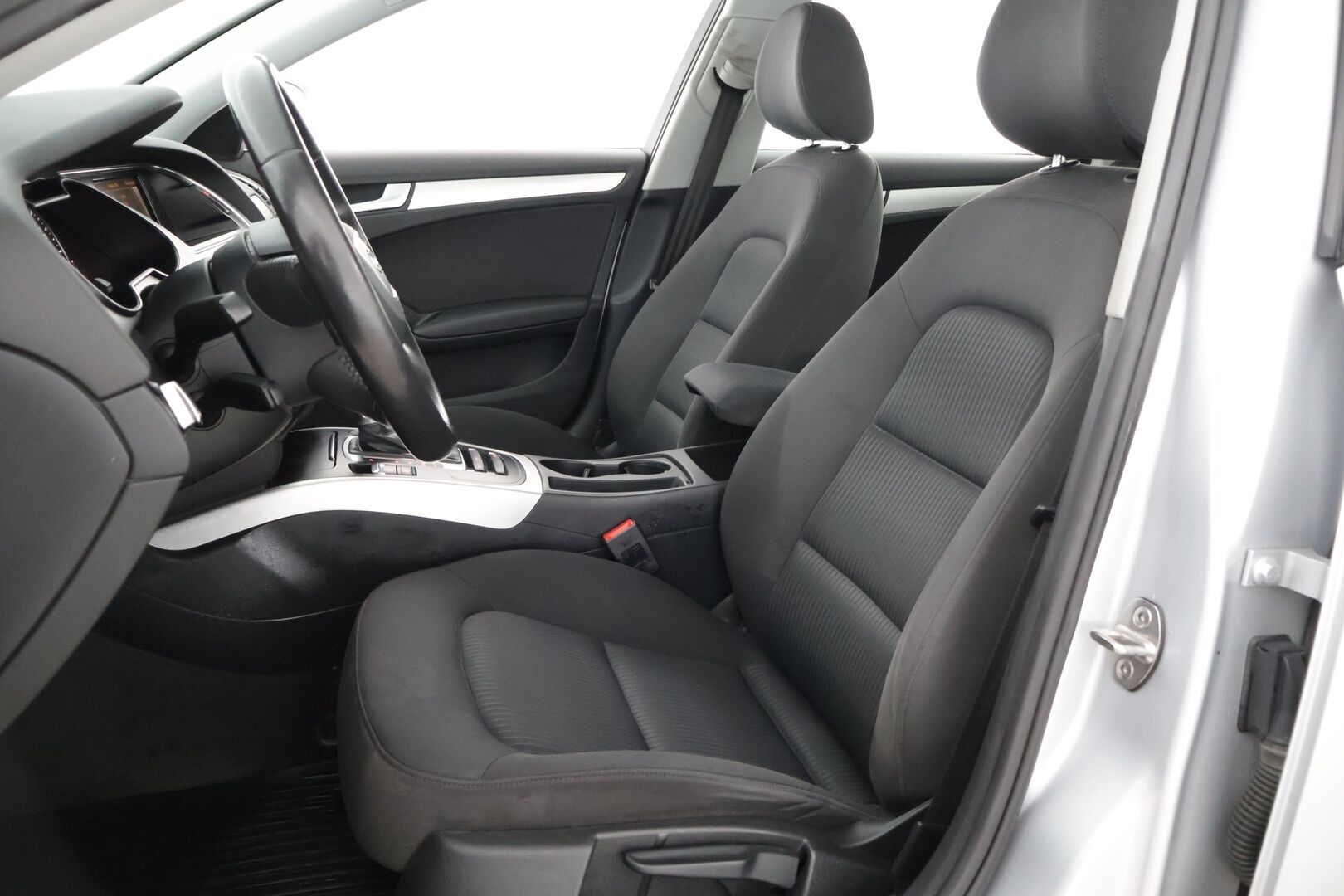 Audi A4 2013 Sedan Business 1,8 TFSI 125 kW multitronic *MYYDÄÄN HUUTOKAUPAT.COM*