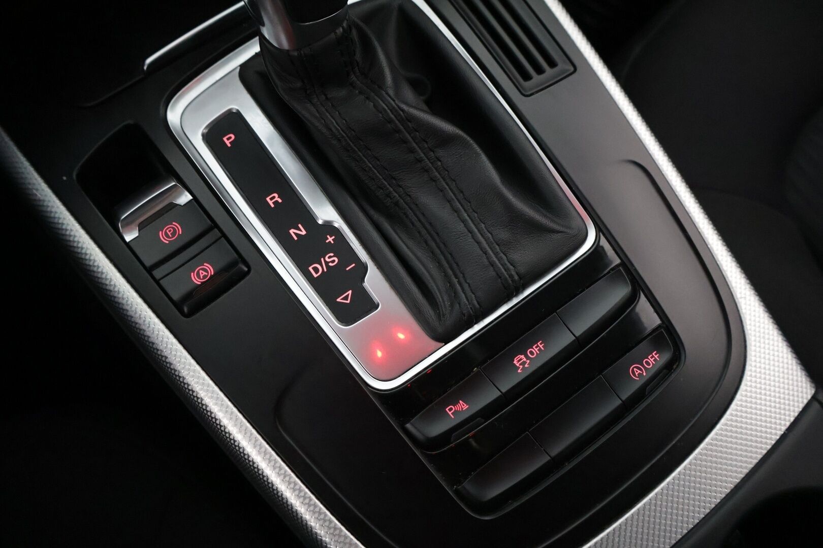Audi A4 2013 Sedan Business 1,8 TFSI 125 kW multitronic *MYYDÄÄN HUUTOKAUPAT.COM*