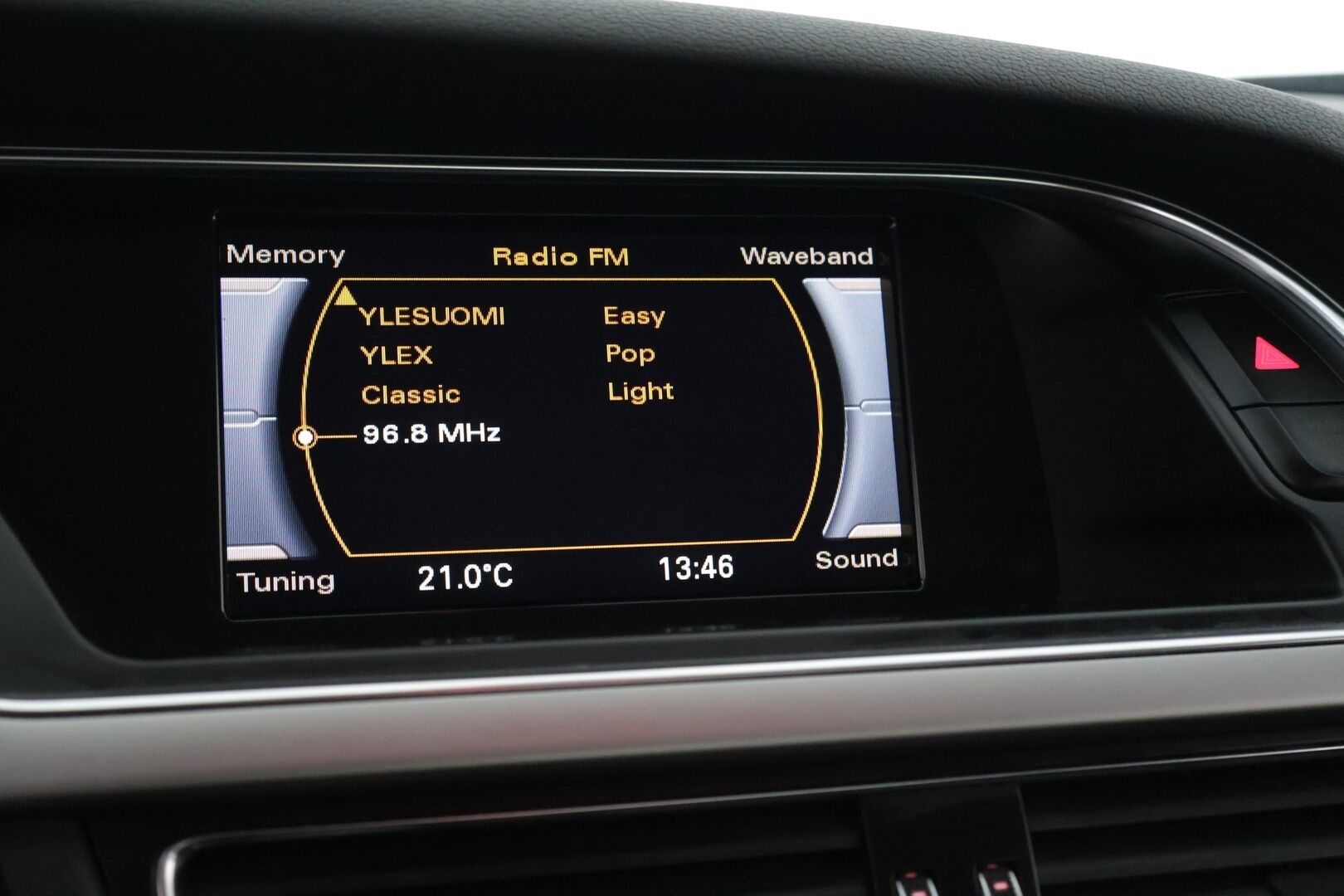 Audi A4 2013 Sedan Business 1,8 TFSI 125 kW multitronic *MYYDÄÄN HUUTOKAUPAT.COM*
