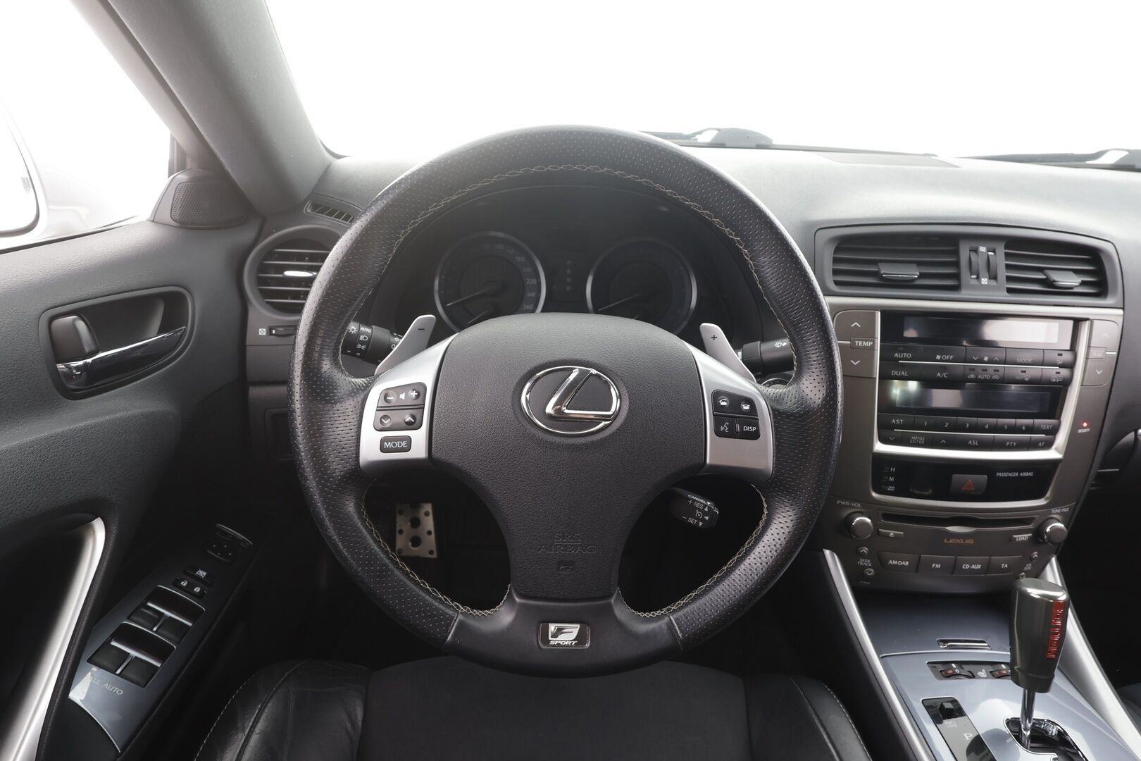 Lexus IS 2012 250 A F-Sport - | Sähköpenkit | Nahka-alcantara | Sporttiputkisto | Xenon | P.tutka | Keyless | Huoltokirja | 2x renkaat aluin | Upea yksilö! | 