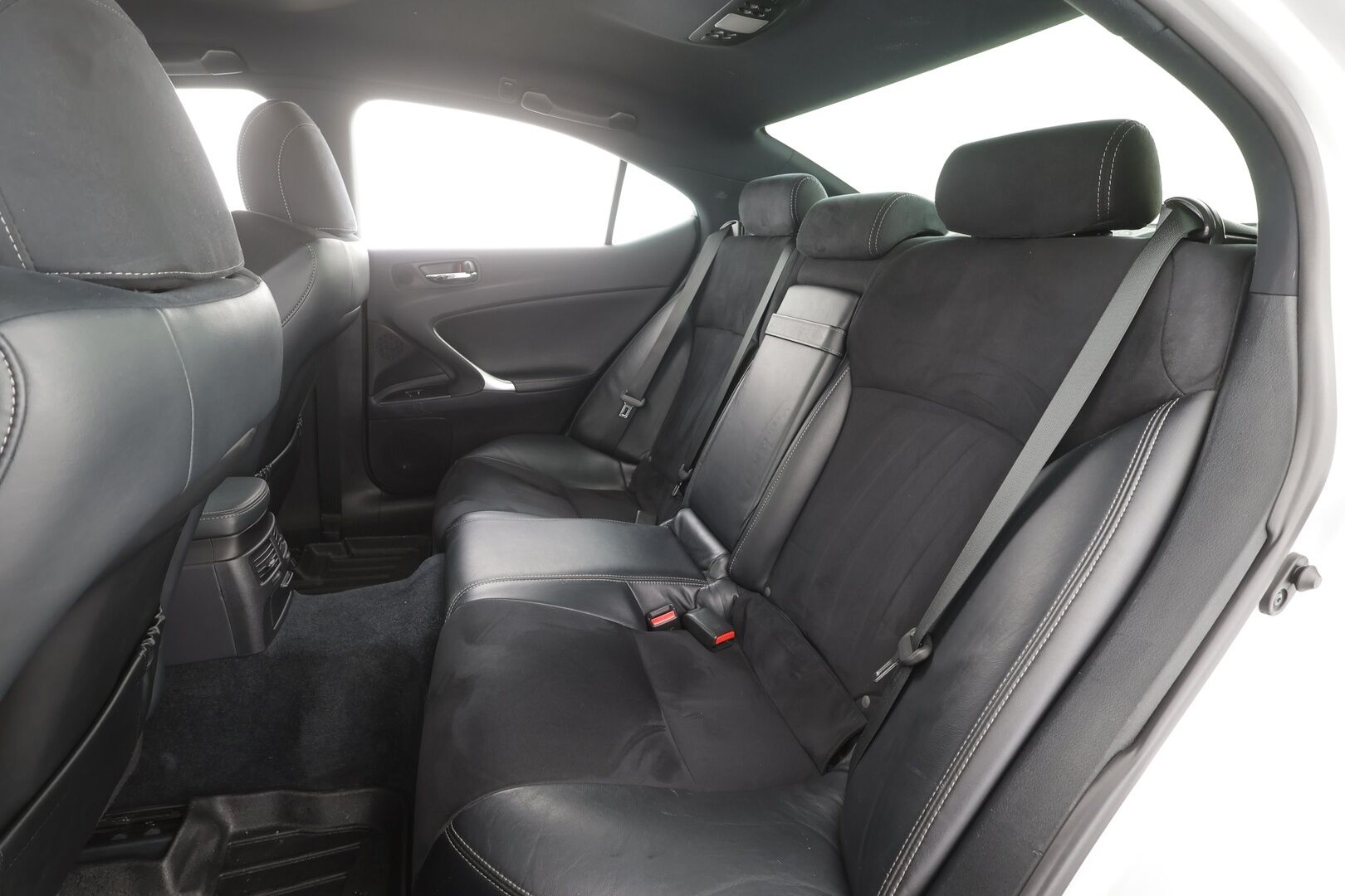 Lexus IS 2012 250 A F-Sport - | Sähköpenkit | Nahka-alcantara | Sporttiputkisto | Xenon | P.tutka | Keyless | Huoltokirja | 2x renkaat aluin | Upea yksilö! | 