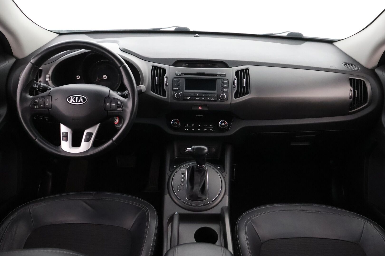 Kia Sportage 2012 2,0 AWD EX A/T - Suomiauto / Vetokoukku / Lohkolämmitin & Sisäpistoke / Peruutustutka / Vakkari / 2x Hyvät renkaat!