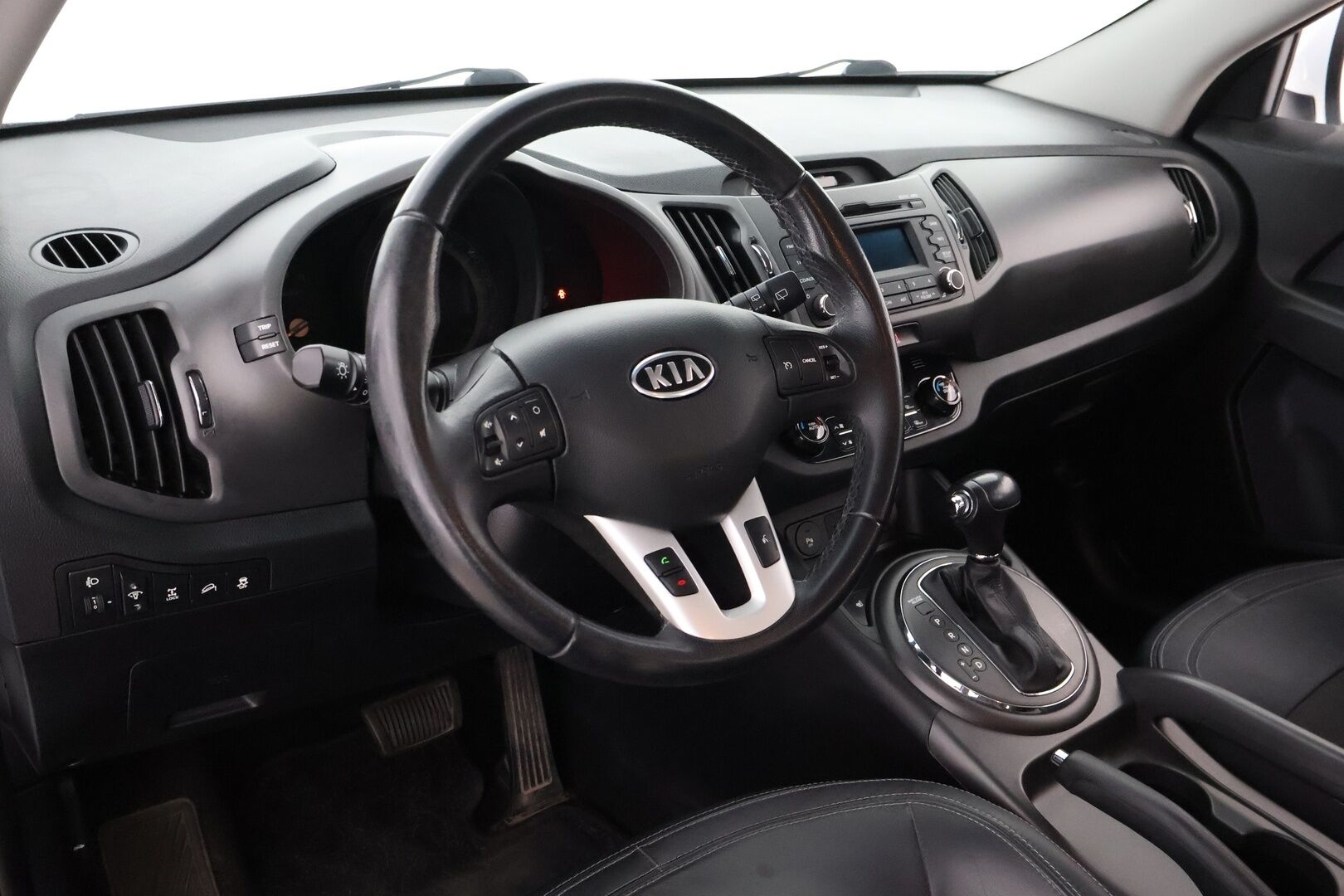 Kia Sportage 2012 2,0 AWD EX A/T - Suomiauto / Vetokoukku / Lohkolämmitin & Sisäpistoke / Peruutustutka / Vakkari / 2x Hyvät renkaat!