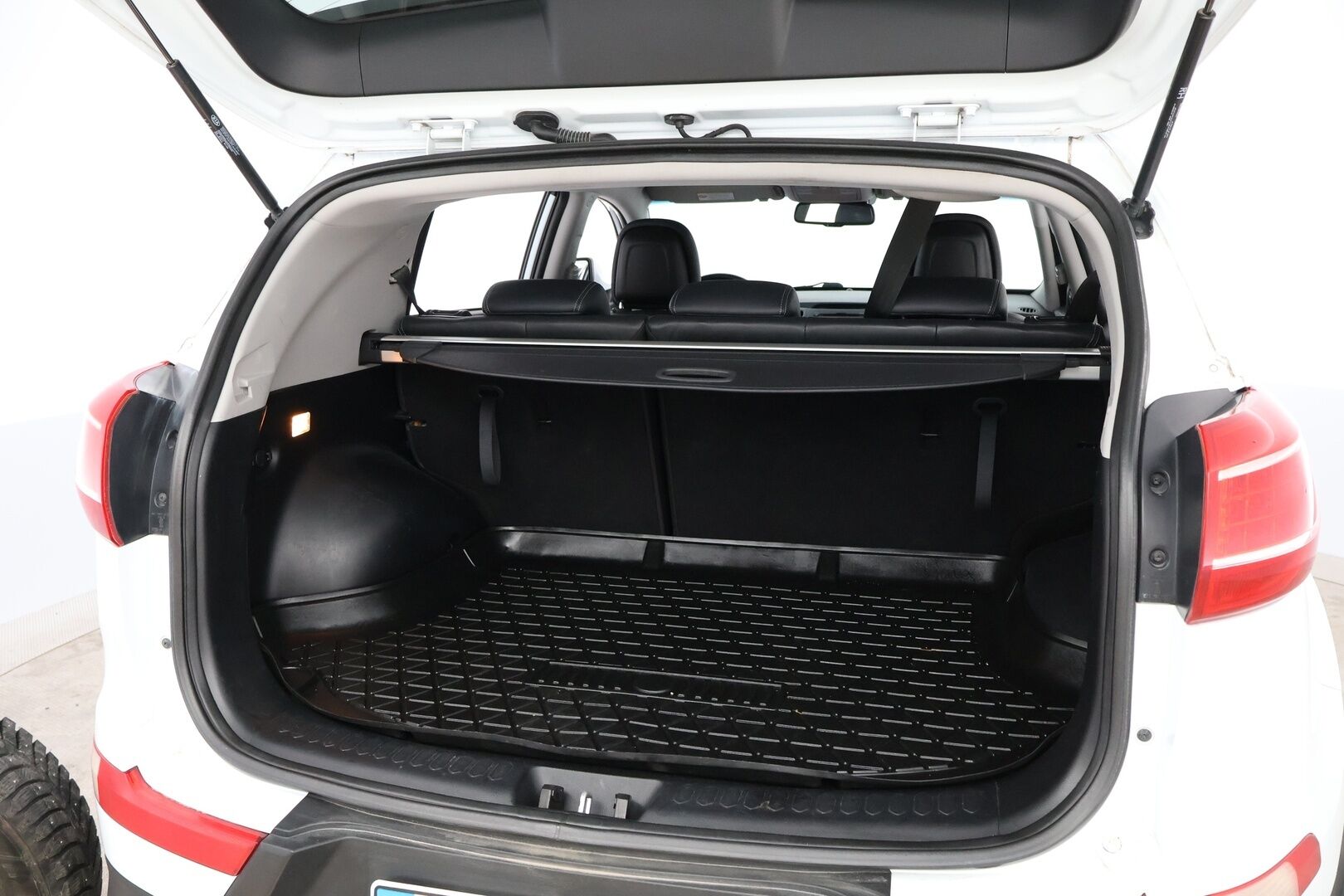 Kia Sportage 2012 2,0 AWD EX A/T - Suomiauto / Vetokoukku / Lohkolämmitin & Sisäpistoke / Peruutustutka / Vakkari / 2x Hyvät renkaat!