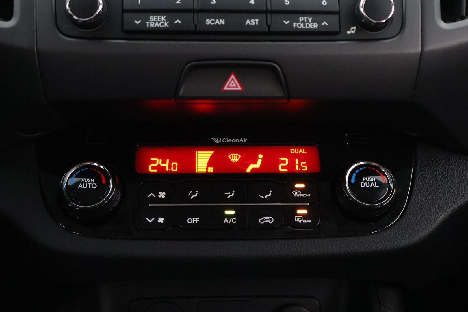 Kia Sportage 2012 2,0 AWD EX A/T - Suomiauto / Vetokoukku / Lohkolämmitin & Sisäpistoke / Peruutustutka / Vakkari / 2x Hyvät renkaat!