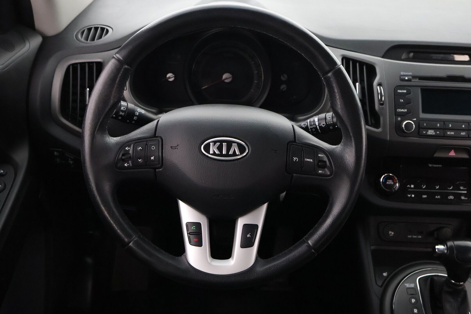 Kia Sportage 2012 2,0 AWD EX A/T - Suomiauto / Vetokoukku / Lohkolämmitin & Sisäpistoke / Peruutustutka / Vakkari / 2x Hyvät renkaat!