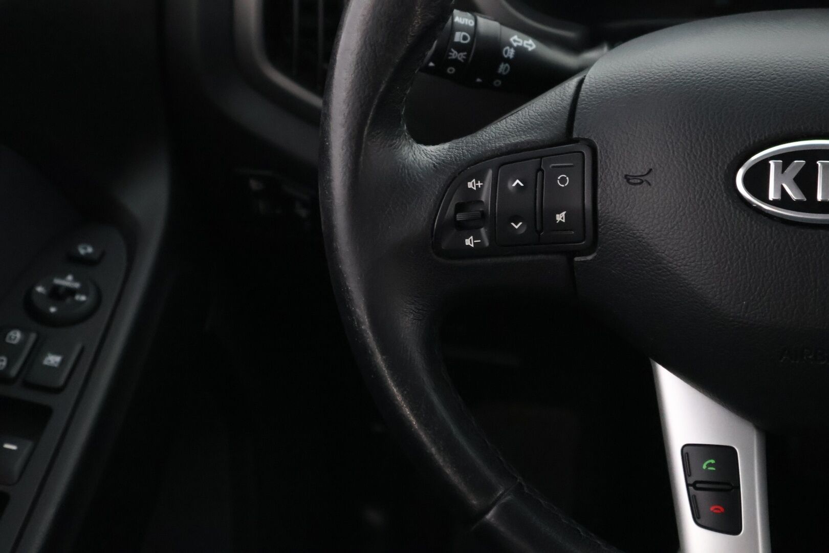 Kia Sportage 2012 2,0 AWD EX A/T - Suomiauto / Vetokoukku / Lohkolämmitin & Sisäpistoke / Peruutustutka / Vakkari / 2x Hyvät renkaat!