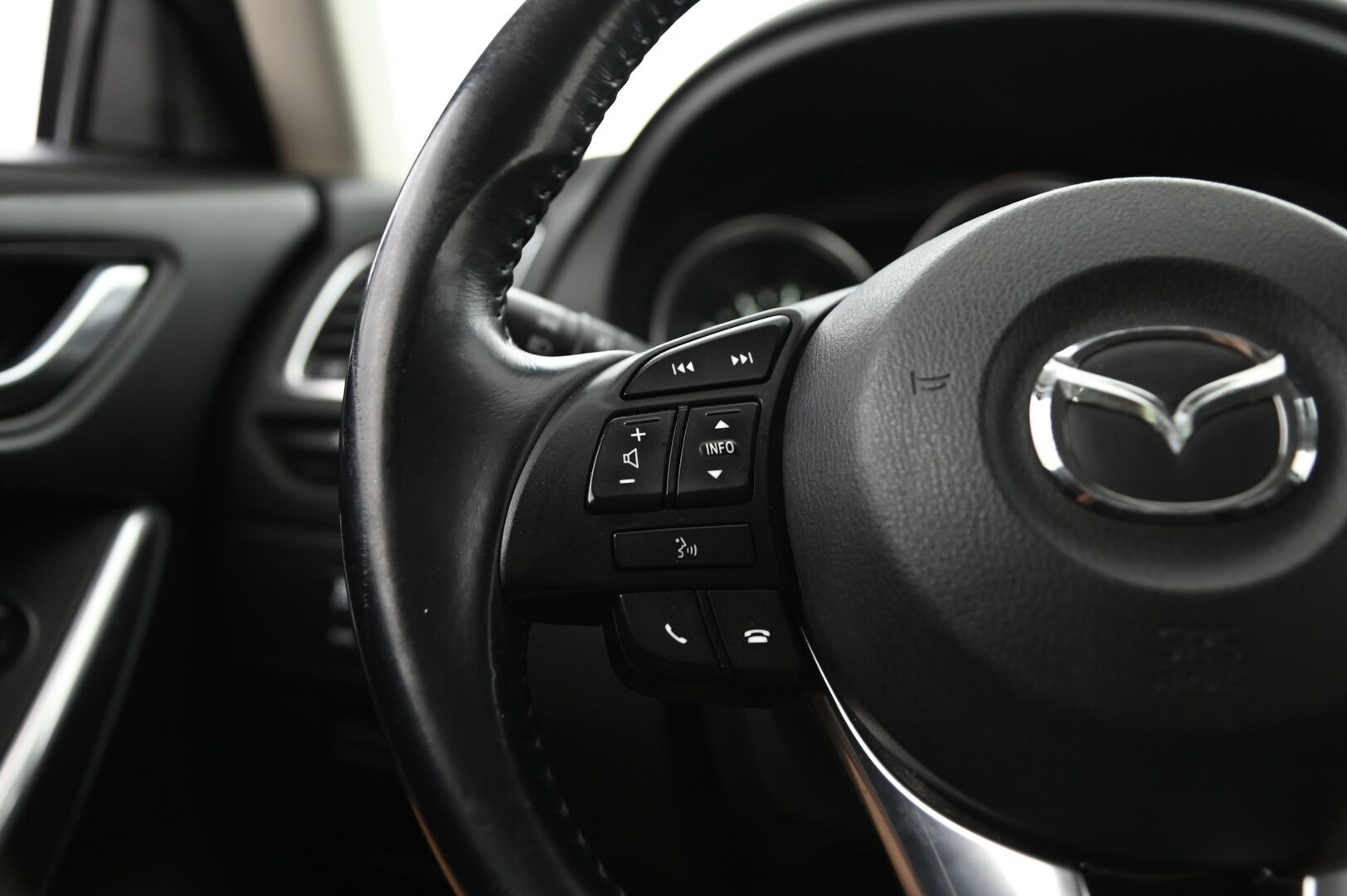 Mazda 6 2013 Sport Wagon 2,0 (165) SKYACTIV-G Premium Plus 6MT **Vakkari / Navi / Kaistavahti / Koukku / Lohko**