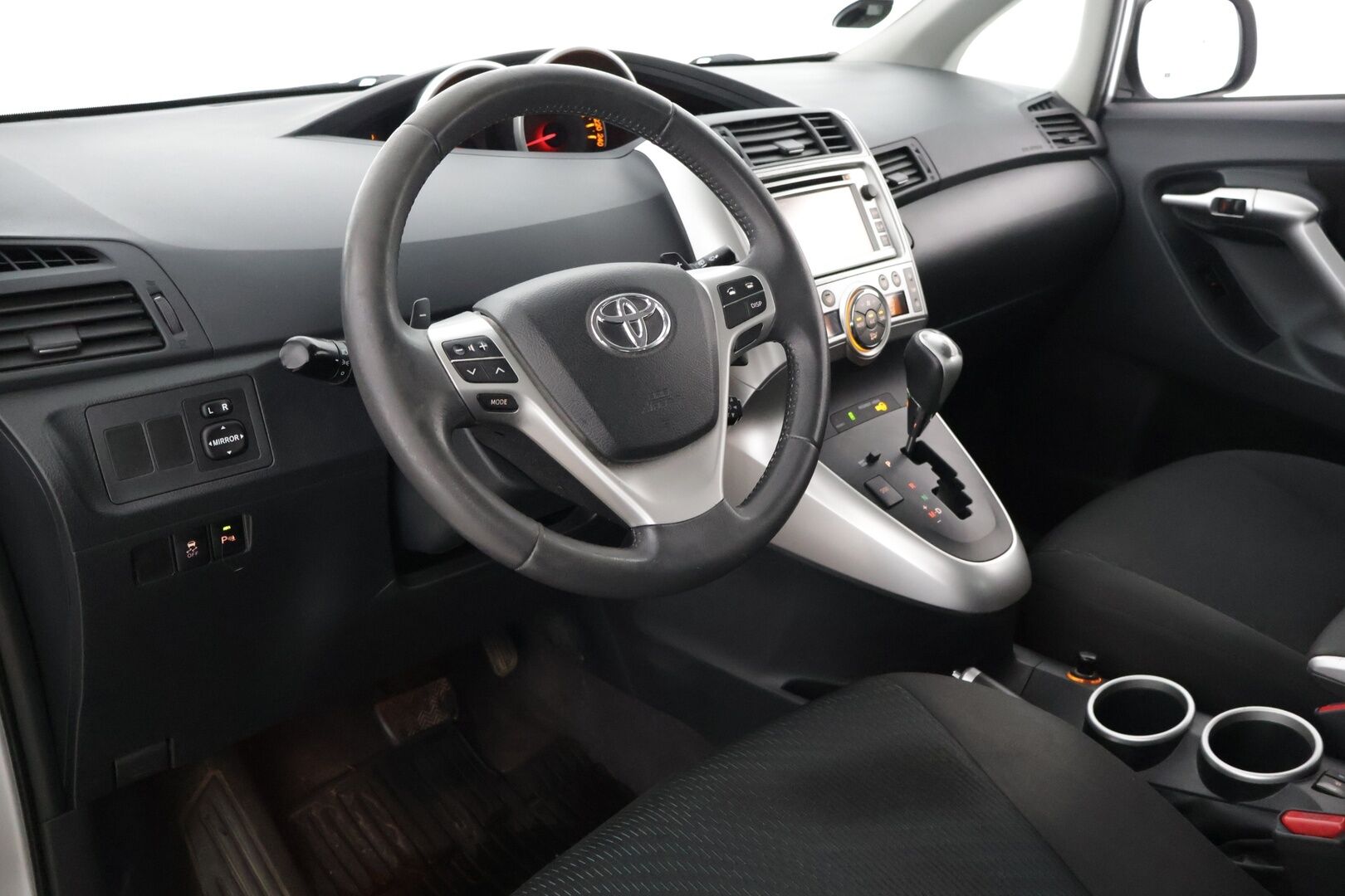Toyota Verso 2013 1,8 Valvematic Family Multidrive S 7p - Merkkiliikkeen huoltohistoria / P-kamera / Lohko / P-tutkat / Bluetooth