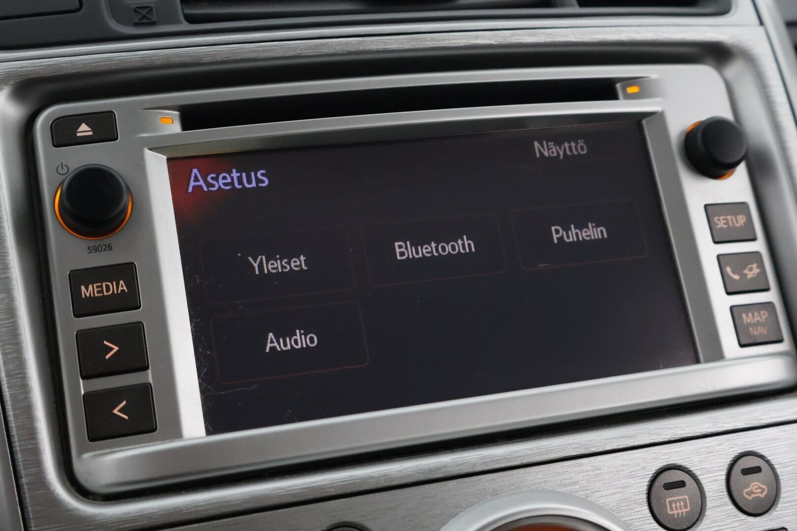 Toyota Verso 2013 1,8 Valvematic Family Multidrive S 7p - Merkkiliikkeen huoltohistoria / P-kamera / Lohko / P-tutkat / Bluetooth