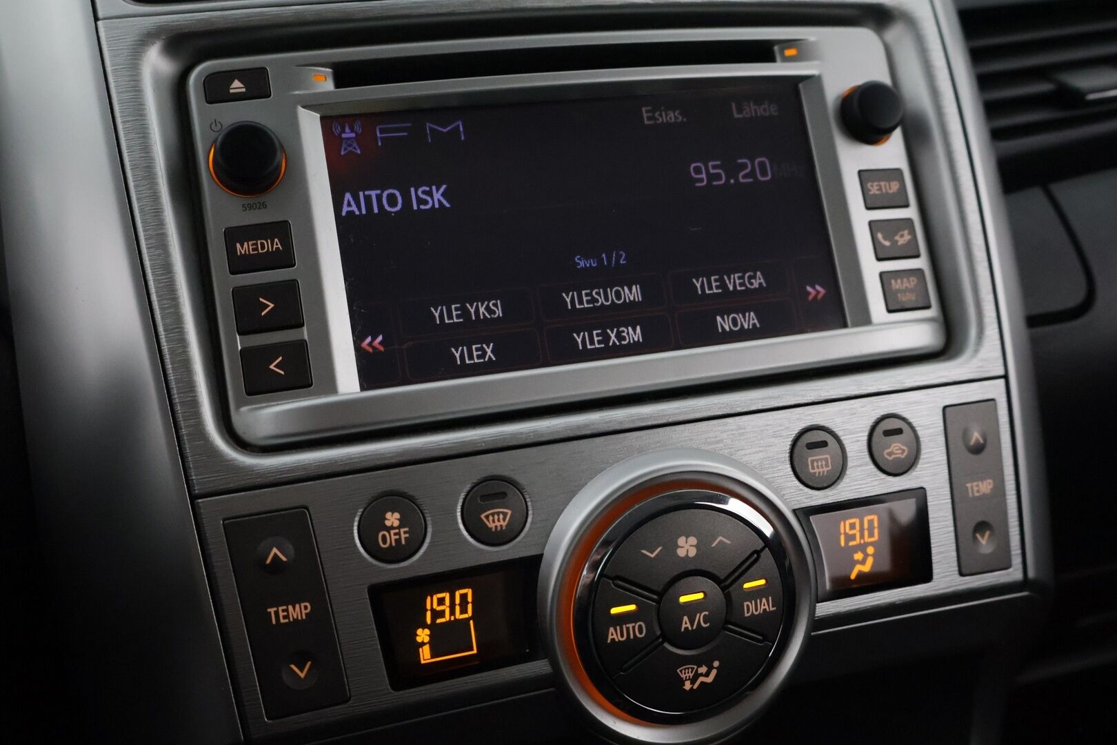 Toyota Verso 2013 1,8 Valvematic Family Multidrive S 7p - Merkkiliikkeen huoltohistoria / P-kamera / Lohko / P-tutkat / Bluetooth