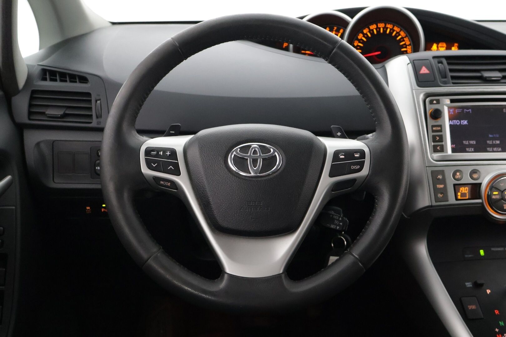 Toyota Verso 2013 1,8 Valvematic Family Multidrive S 7p - Merkkiliikkeen huoltohistoria / P-kamera / Lohko / P-tutkat / Bluetooth