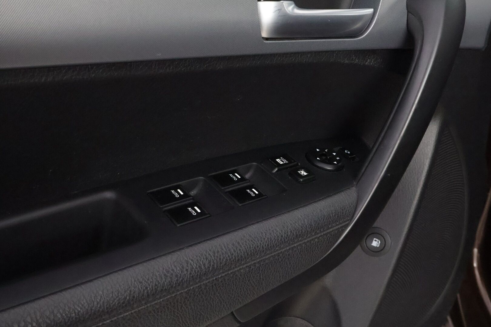 Kia Sorento 2013 2,2 CRDi AWD TX A/T 5P * Suomiauto / Vetokoukku / Ilmastoidut Nahat / Panorama / Sähköpenkit / Peruutuskamera / - Supervarusteet / 2x Hyvät renkaat aluvantein / Juuri tullut Tampereelle!