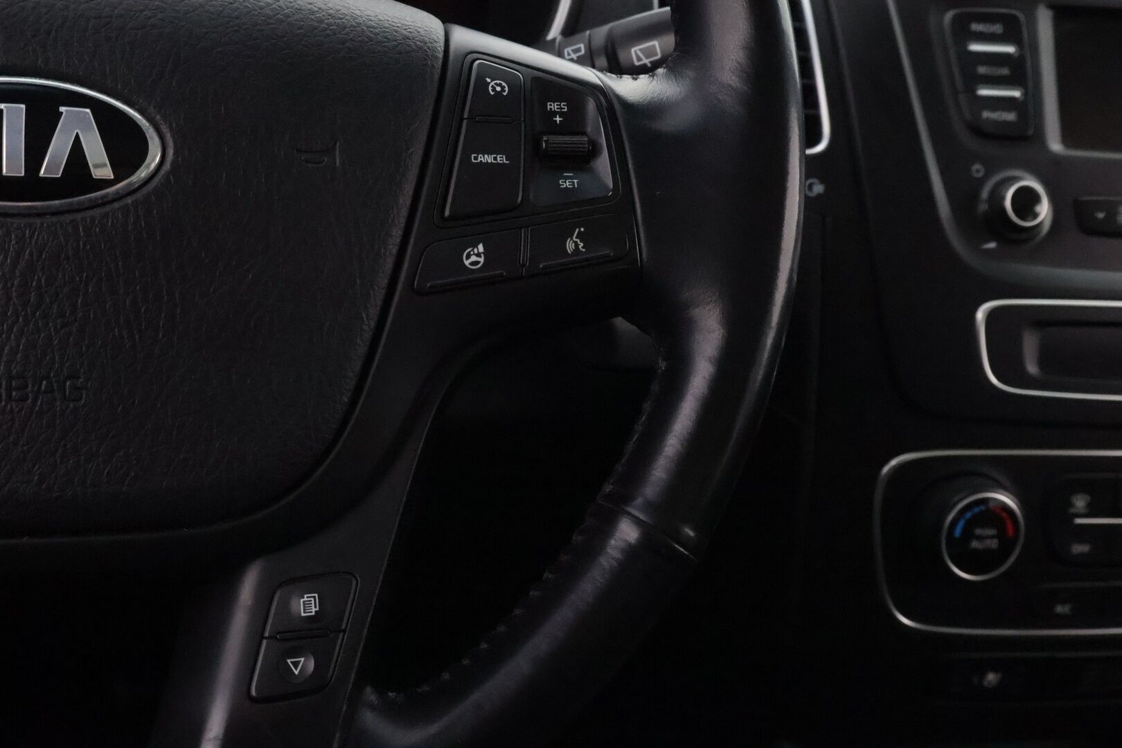 Kia Sorento 2013 2,2 CRDi AWD TX A/T 5P * Suomiauto / Vetokoukku / Ilmastoidut Nahat / Panorama / Sähköpenkit / Peruutuskamera / - Supervarusteet / 2x Hyvät renkaat aluvantein / Juuri tullut Tampereelle!