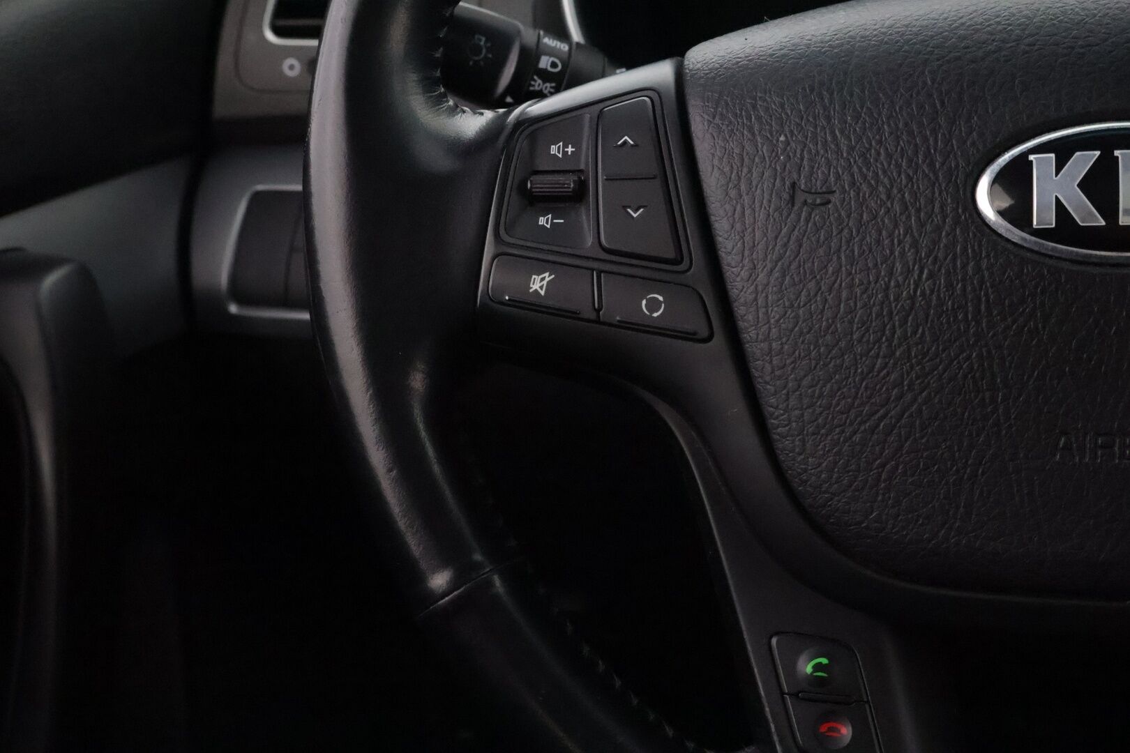 Kia Sorento 2013 2,2 CRDi AWD TX A/T 5P * Suomiauto / Vetokoukku / Ilmastoidut Nahat / Panorama / Sähköpenkit / Peruutuskamera / - Supervarusteet / 2x Hyvät renkaat aluvantein / Juuri tullut Tampereelle!