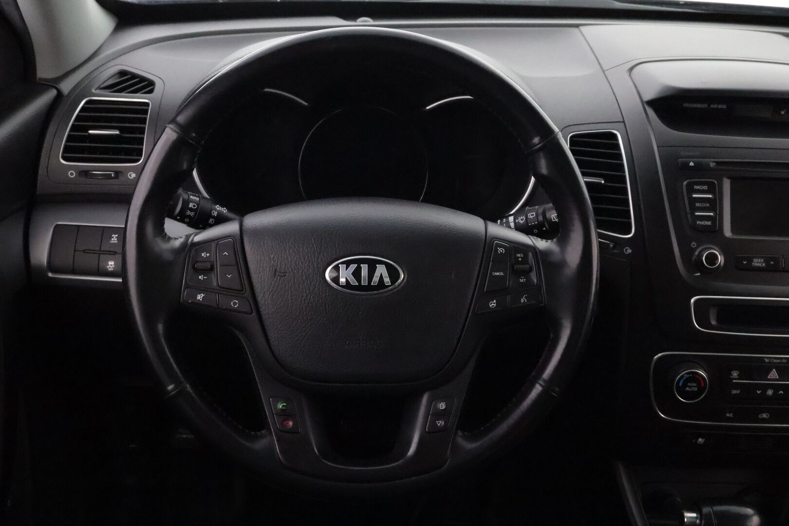 Kia Sorento 2013 2,2 CRDi AWD TX A/T 5P * Suomiauto / Vetokoukku / Ilmastoidut Nahat / Panorama / Sähköpenkit / Peruutuskamera / - Supervarusteet / 2x Hyvät renkaat aluvantein / Juuri tullut Tampereelle!