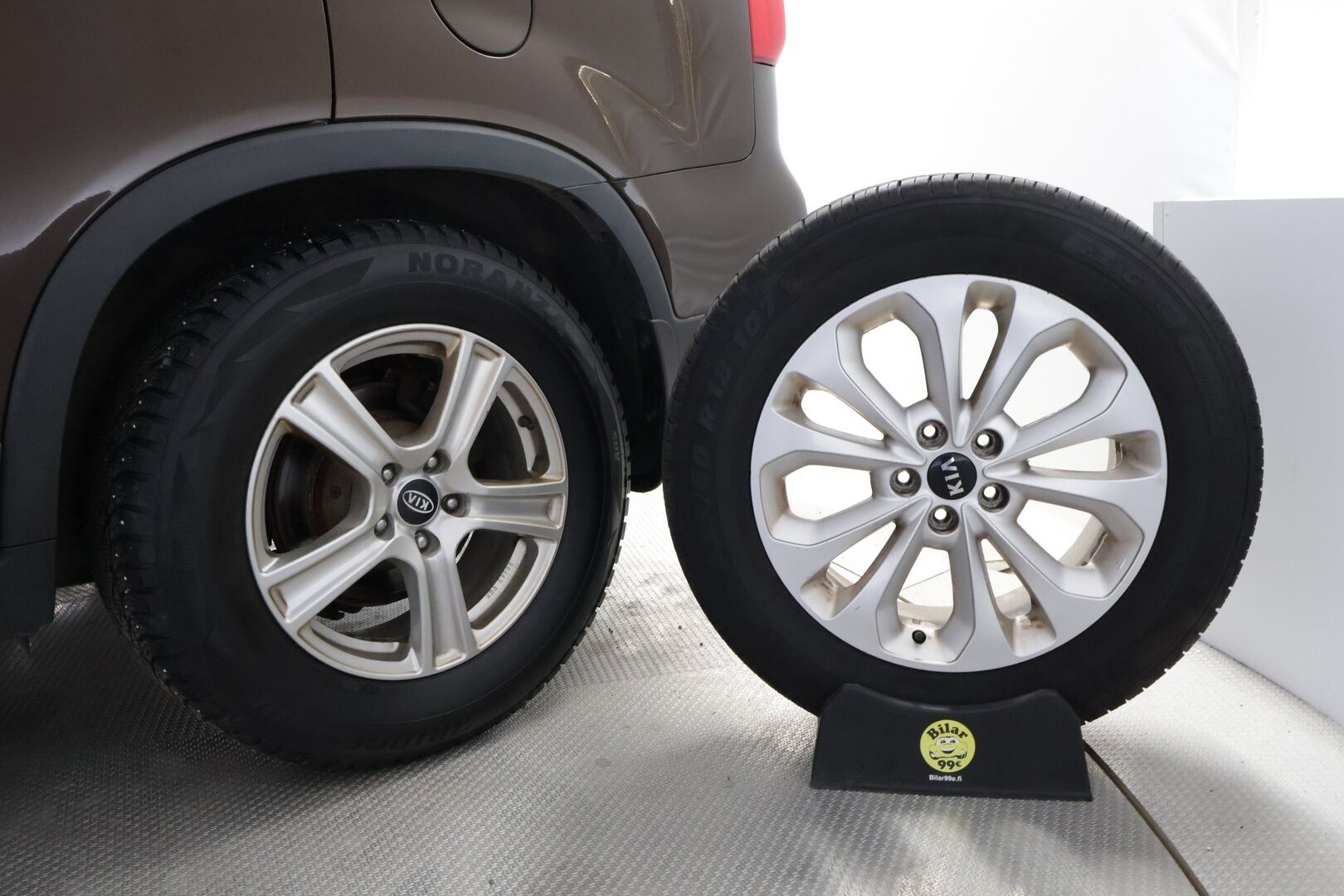 Kia Sorento 2013 2,2 CRDi AWD TX A/T 5P * Suomiauto / Vetokoukku / Ilmastoidut Nahat / Panorama / Sähköpenkit / Peruutuskamera / - Supervarusteet / 2x Hyvät renkaat aluvantein / Juuri tullut Tampereelle!