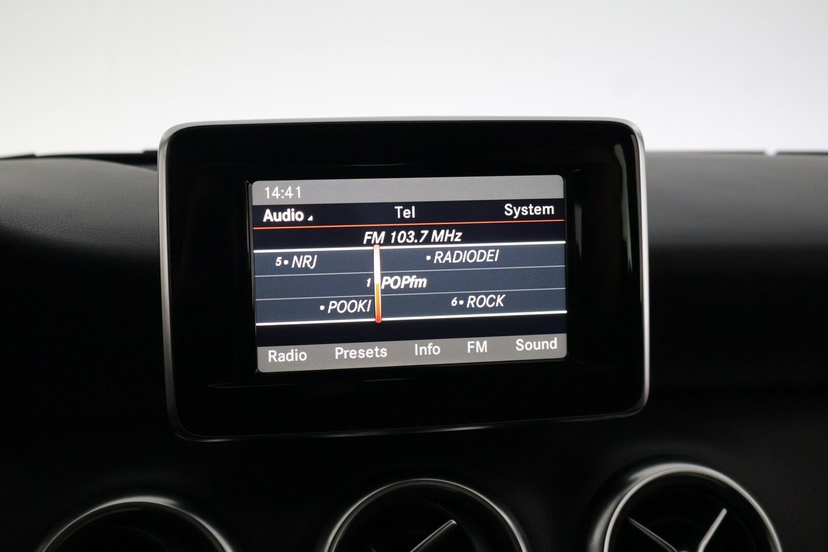 Mercedes-Benz A 2013 180 BE* Tutkat / Puolinahkapenkit / Vakkari * - * kahdet hyväkuntoiset renkaat alumiinivanteilla / Suomi-auto / säännöllisesti huollettu / Juuri huollettu *