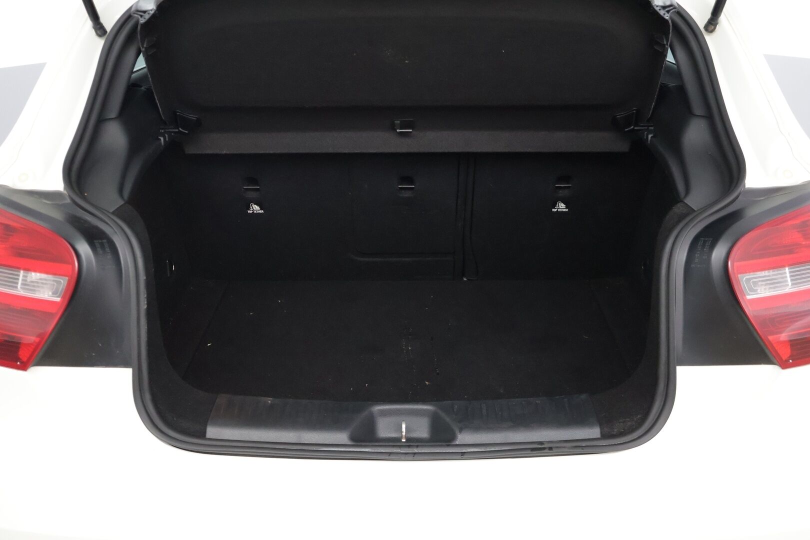 Mercedes-Benz A 2013 180 BE* Tutkat / Puolinahkapenkit / Vakkari * - * kahdet hyväkuntoiset renkaat alumiinivanteilla / Suomi-auto / säännöllisesti huollettu / Juuri huollettu *