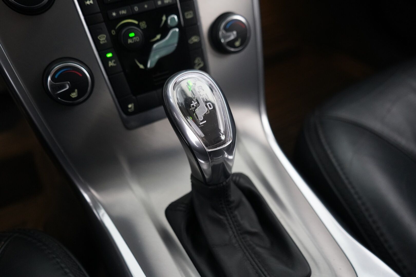 Volvo XC70 2012 D5 AWD Summum Business aut - YritysOutlet - Myydään vain yrityksille