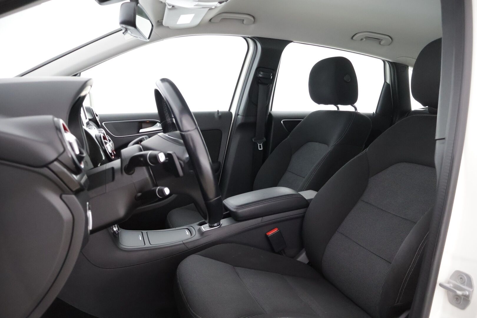 Mercedes-Benz B 2013 180 CDI BE A Premium Business - Suomiauto / Vakkari / Navigointi / Lohko & Sisäpistoke / Peruutustutkat / Upeasti huollettu / Siisti ikäisekseen! - HULLUT AVAJAISHULINAT KORKOTARJOUS 3,29 %