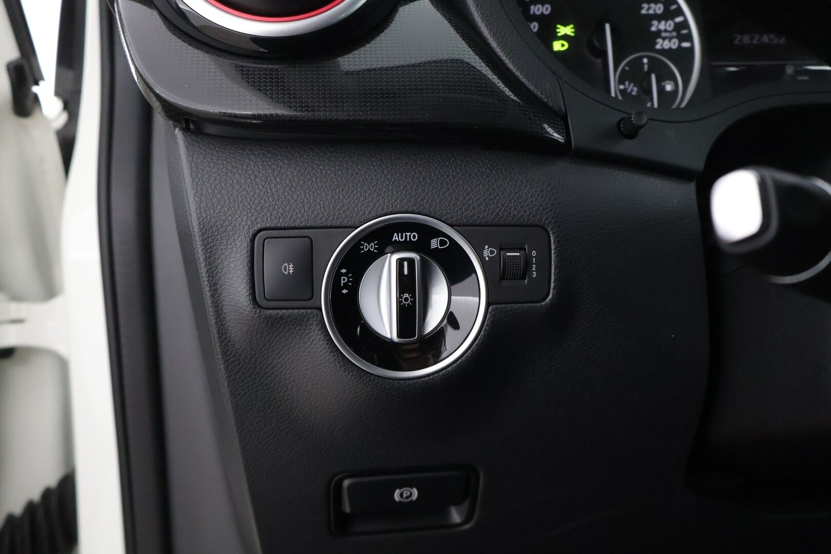 Mercedes-Benz B 2013 180 CDI BE A Premium Business - Suomiauto / Vakkari / Navigointi / Lohko & Sisäpistoke / Peruutustutkat / Upeasti huollettu / Siisti ikäisekseen! - HULLUT AVAJAISHULINAT KORKOTARJOUS 3,29 %