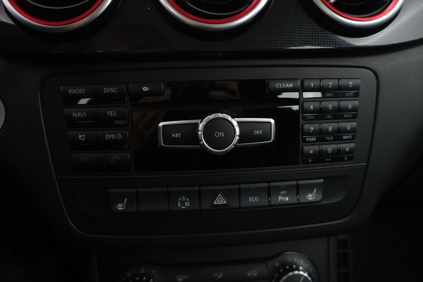 Mercedes-Benz B 2013 180 CDI BE A Premium Business - Suomiauto / Vakkari / Navigointi / Lohko & Sisäpistoke / Peruutustutkat / Upeasti huollettu / Siisti ikäisekseen! - HULLUT AVAJAISHULINAT KORKOTARJOUS 3,29 %