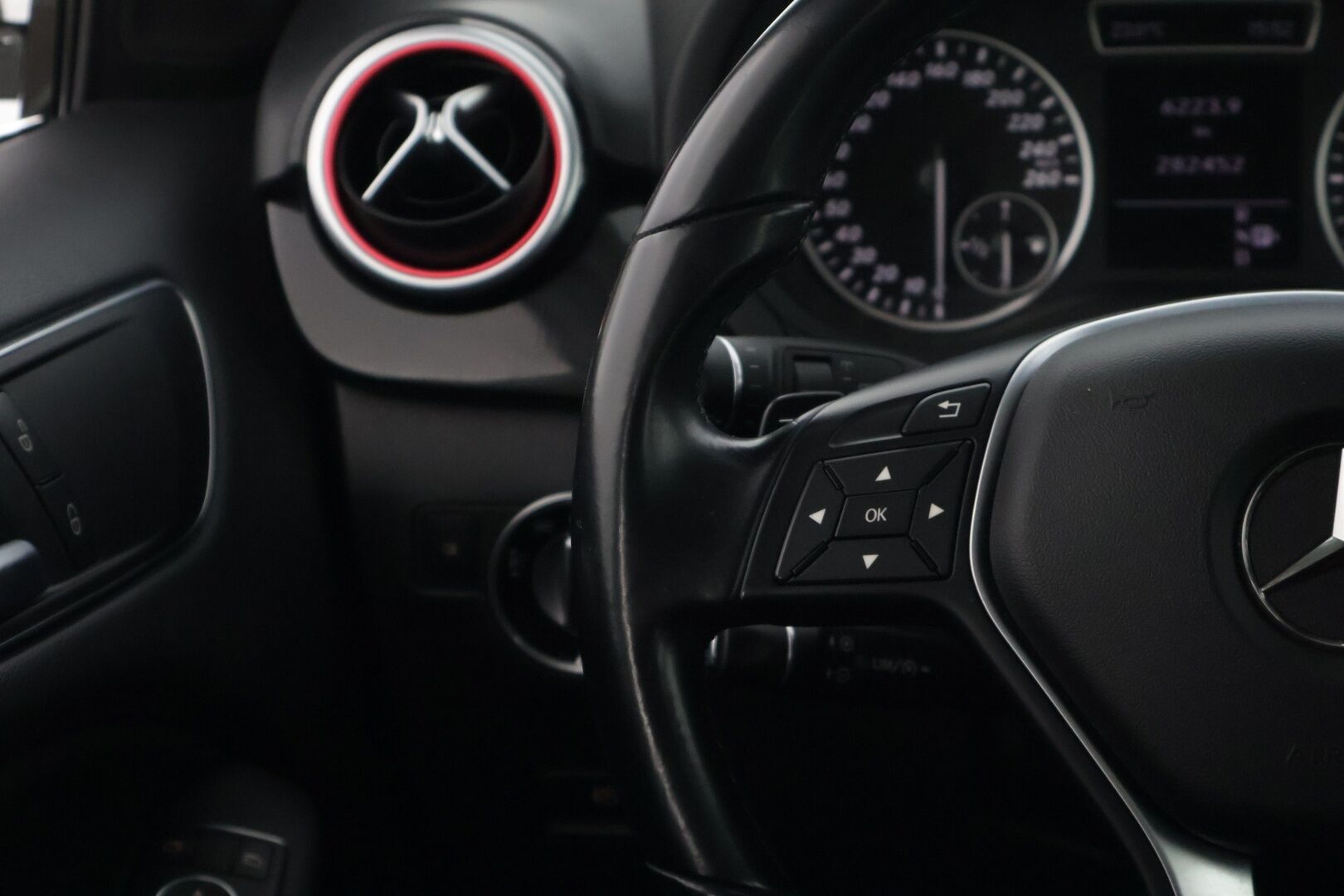 Mercedes-Benz B 2013 180 CDI BE A Premium Business - Suomiauto / Vakkari / Navigointi / Lohko & Sisäpistoke / Peruutustutkat / Upeasti huollettu / Siisti ikäisekseen! - HULLUT AVAJAISHULINAT KORKOTARJOUS 3,29 %