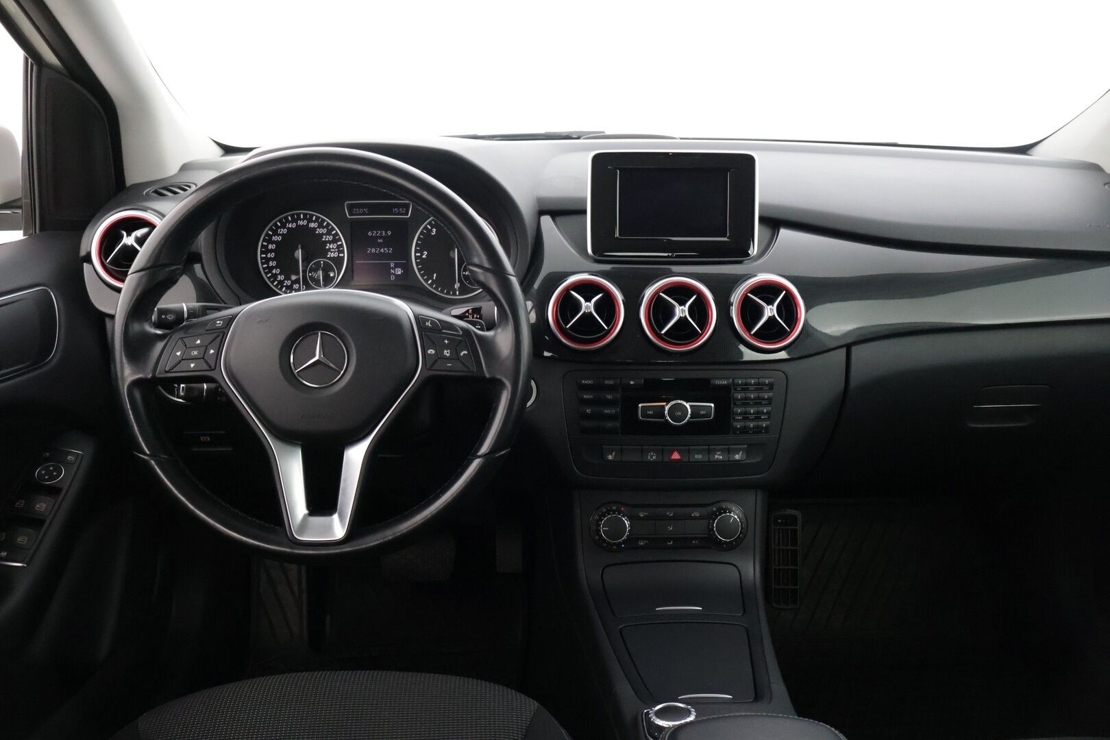 Mercedes-Benz B 2013 180 CDI BE A Premium Business - Suomiauto / Vakkari / Navigointi / Lohko & Sisäpistoke / Peruutustutkat / Upeasti huollettu / Siisti ikäisekseen! - HULLUT AVAJAISHULINAT KORKOTARJOUS 3,29 %