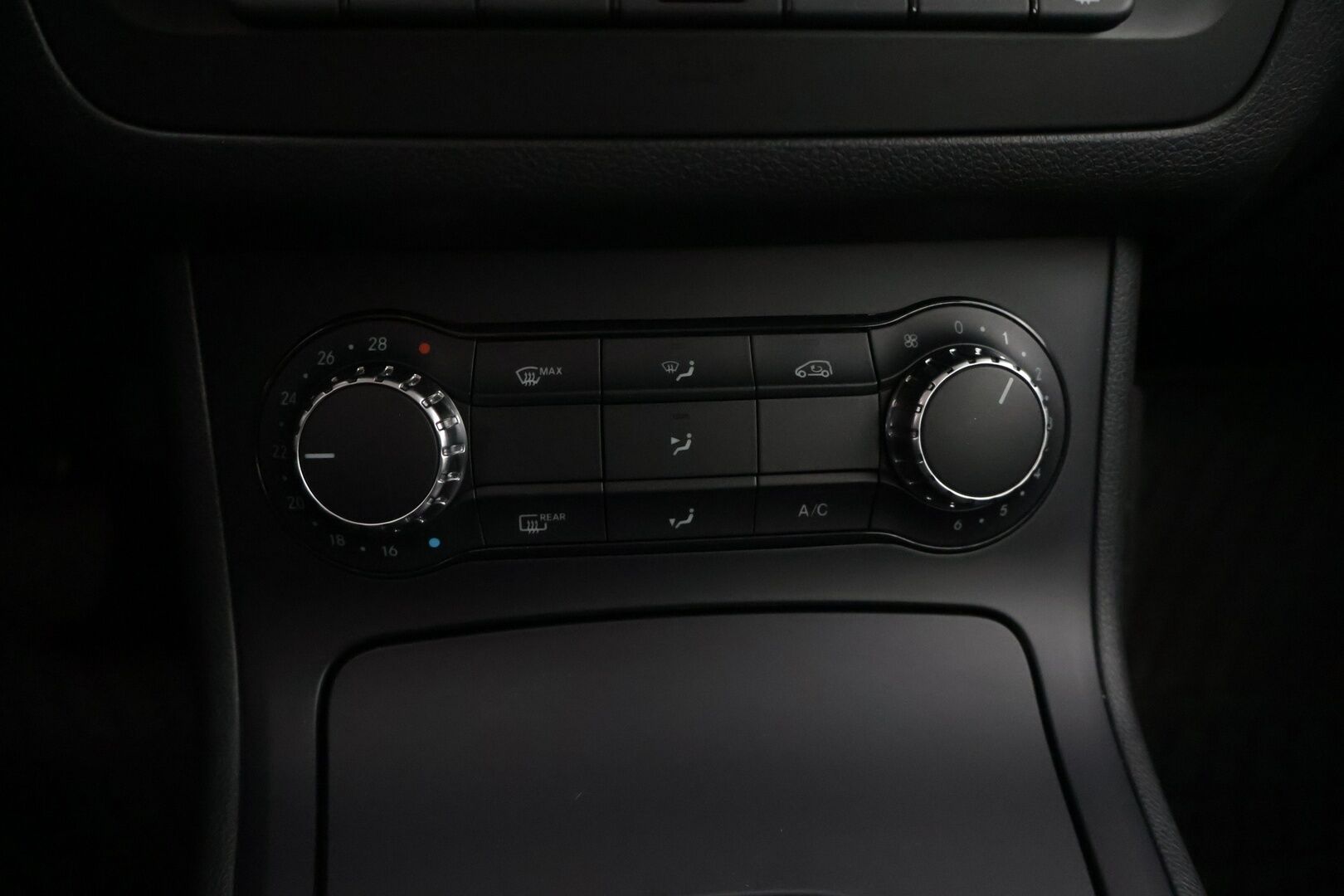 Mercedes-Benz B 2013 180 CDI BE A Premium Business - Suomiauto / Vakkari / Navigointi / Lohko & Sisäpistoke / Peruutustutkat / Upeasti huollettu / Siisti ikäisekseen!