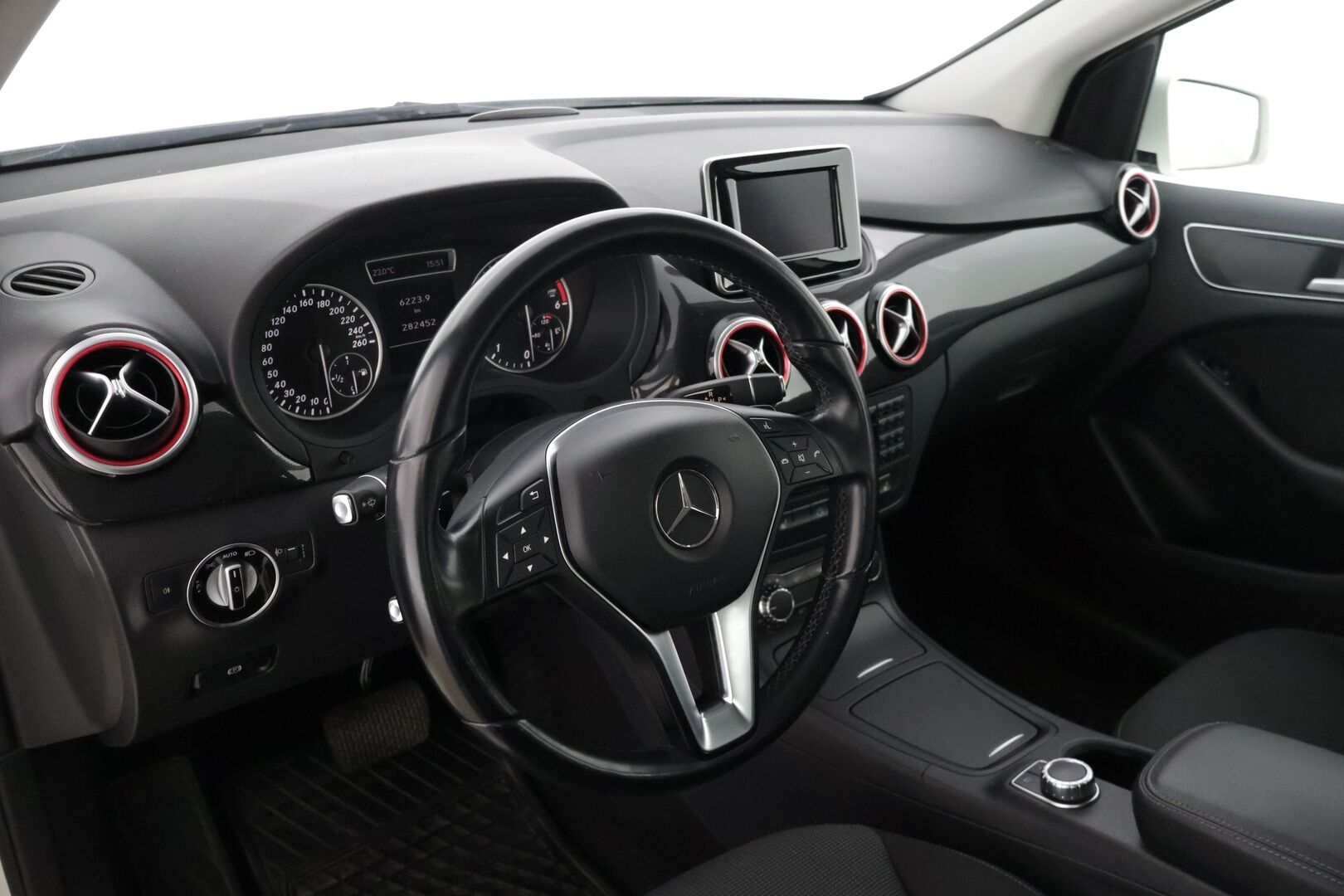 Mercedes-Benz B 2013 180 CDI BE A Premium Business - Suomiauto / Vakkari / Navigointi / Lohko & Sisäpistoke / Peruutustutkat / Upeasti huollettu / Siisti ikäisekseen! - HULLUT AVAJAISHULINAT KORKOTARJOUS 3,29 %