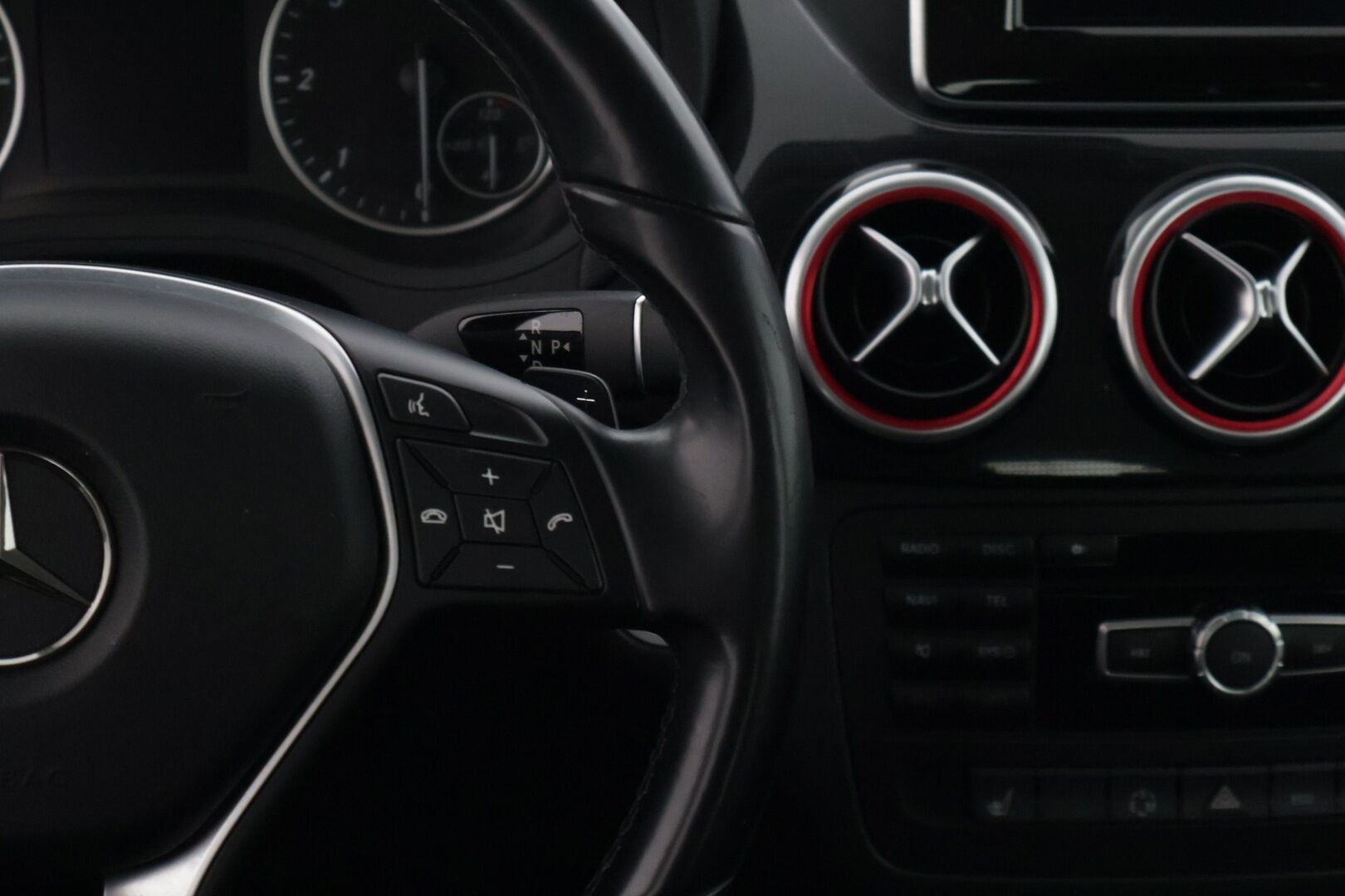 Mercedes-Benz B 2013 180 CDI BE A Premium Business - Suomiauto / Vakkari / Navigointi / Lohko & Sisäpistoke / Peruutustutkat / Upeasti huollettu / Siisti ikäisekseen! - HULLUT AVAJAISHULINAT KORKOTARJOUS 3,29 %