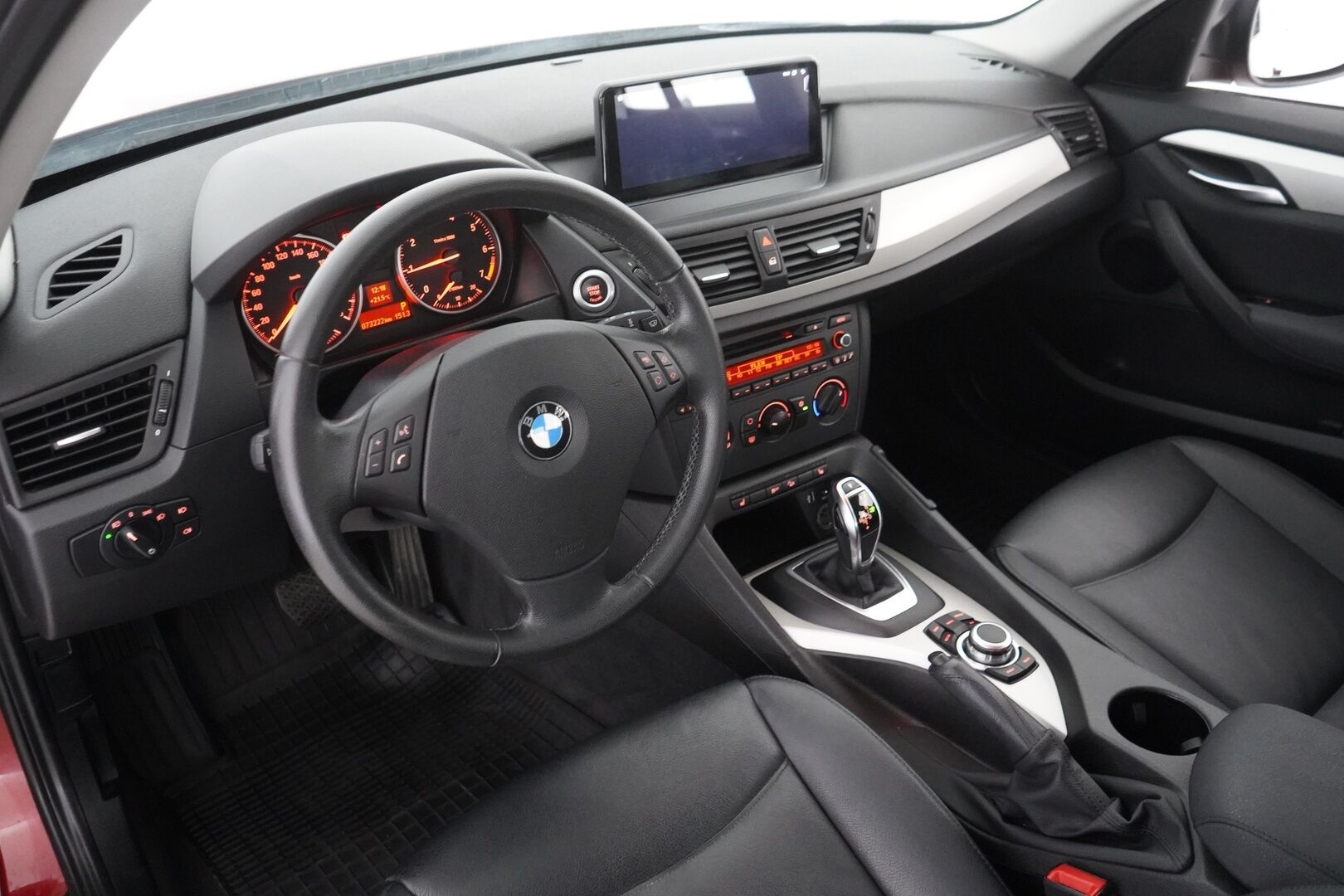 BMW X1 2012 xDrive 20i - Vetokoukku | Xenon | Nahkasiusta | Premium Hifi | P-Tutka | Ilmastointi | Kahdet hyväkuntoiset renkaat BMW vanteilla | Viimeisin huolto 70tkm