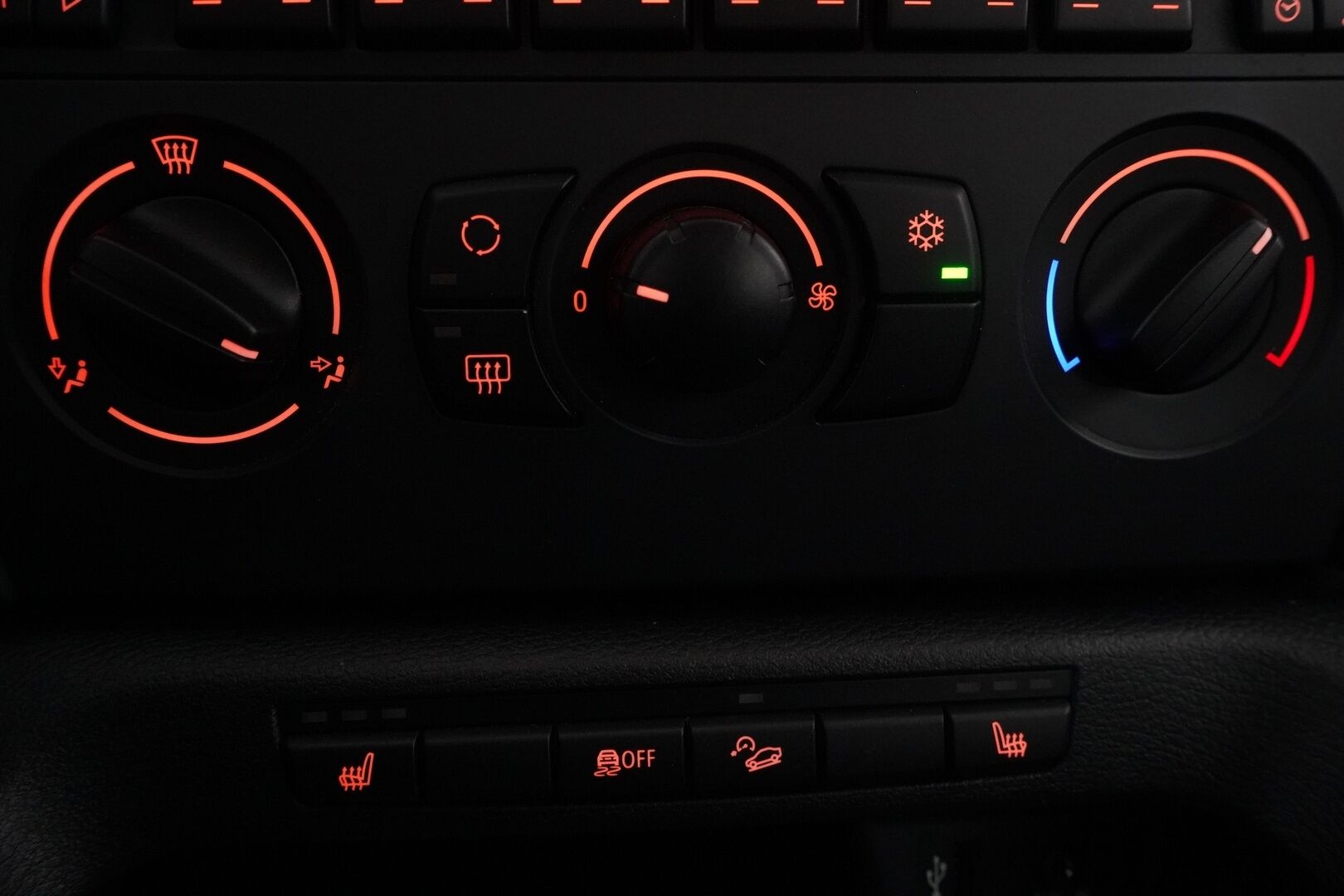 BMW X1 2012 xDrive 20i - Vetokoukku | Xenon | Nahkasiusta | Premium Hifi | P-Tutka | Ilmastointi | Kahdet hyväkuntoiset renkaat BMW vanteilla | Viimeisin huolto 70tkm