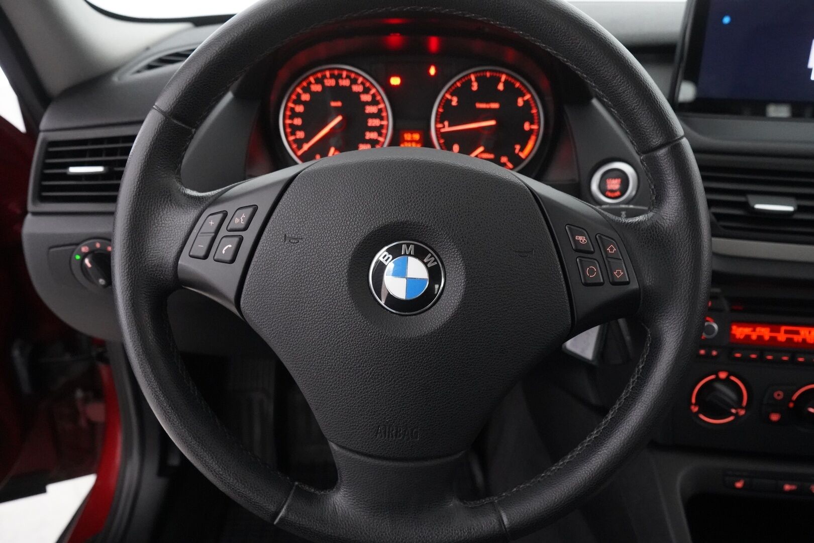BMW X1 2012 xDrive 20i - Vetokoukku | Xenon | Nahkasiusta | Premium Hifi | P-Tutka | Ilmastointi | Kahdet hyväkuntoiset renkaat BMW vanteilla | Viimeisin huolto 70tkm