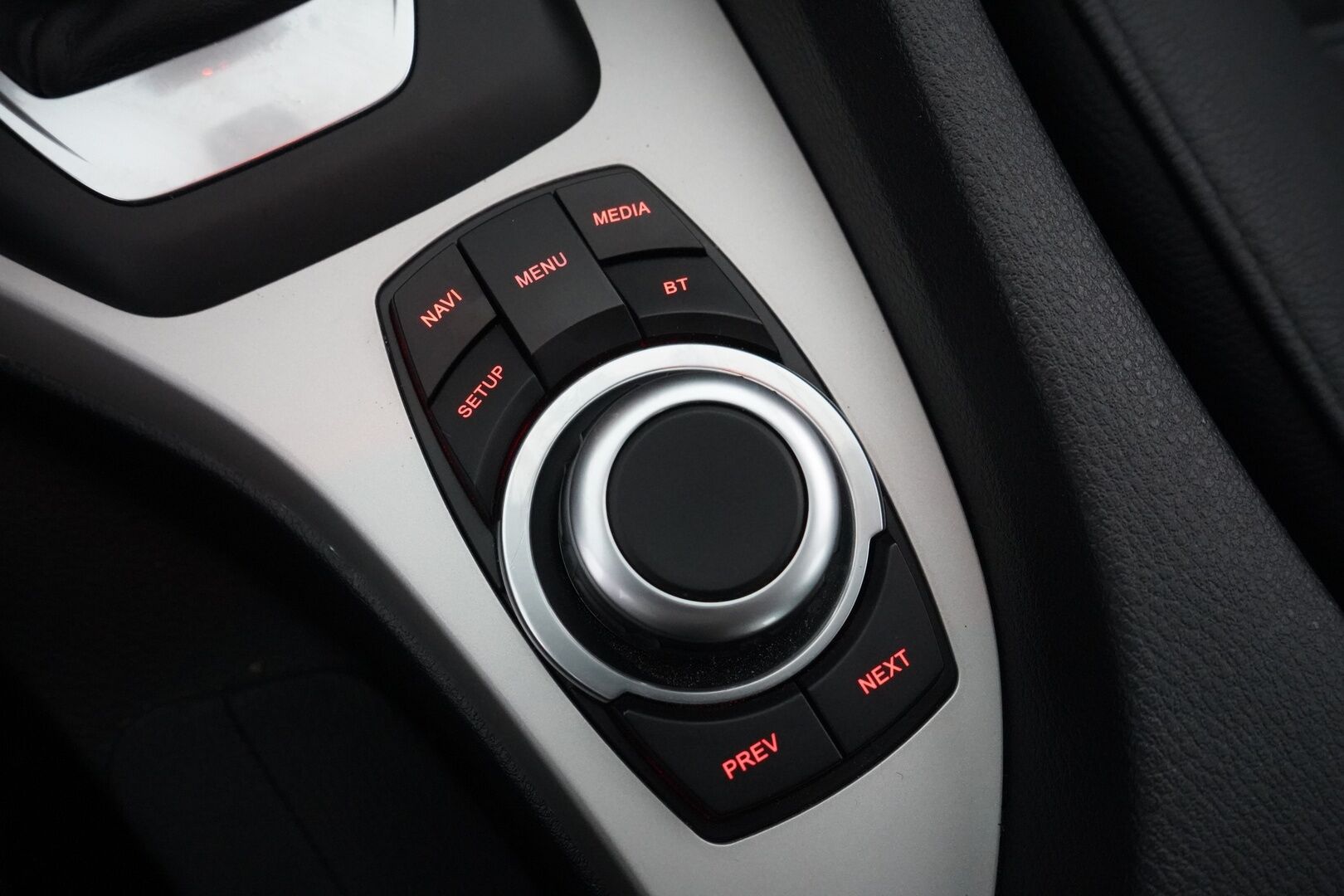 BMW X1 2012 xDrive 20i - Vetokoukku | Xenon | Nahkasiusta | Premium Hifi | P-Tutka | Ilmastointi | Kahdet hyväkuntoiset renkaat BMW vanteilla | Viimeisin huolto 70tkm