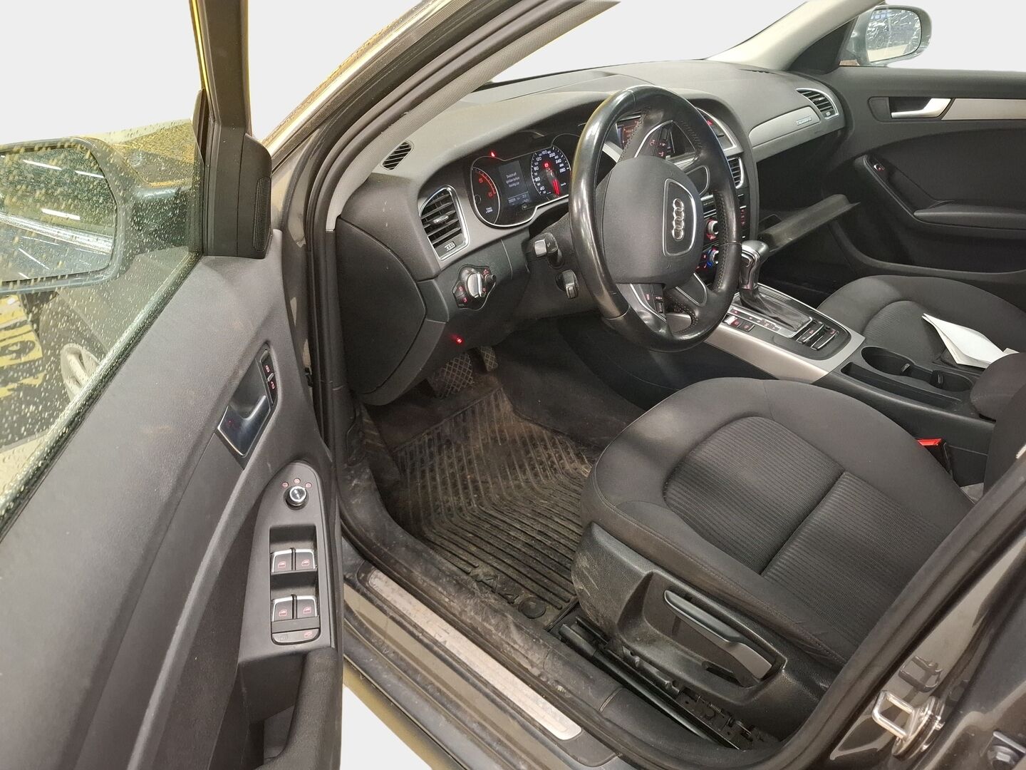 Audi A4 2013 Avant Business 2,0 TDI 130 kW quattro S tronic * YritysOutlet - myydään vain yrityksille * Koukku / Webasto / Tutkat * - * YritysOutlet - myydään vain yrityksille * Öljynkulutusremontti tehty / Särmät huollot / Isolla rahalla huollettu / Siistikuntoinen *