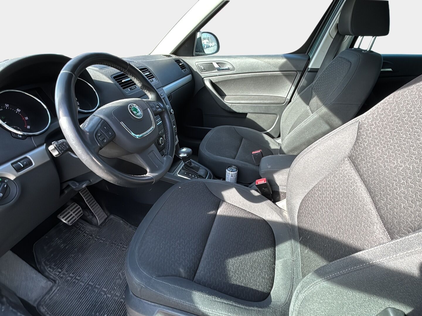 Skoda Yeti 2013 1,2 TSI Experience DSG Autom * Vetokoukku / Lohkolämmmitin / Vakkari* - Huoltokirja / 2x renkaat - HULLUT AVAJAISHULINAT KORKOTARJOUS 3,29 %