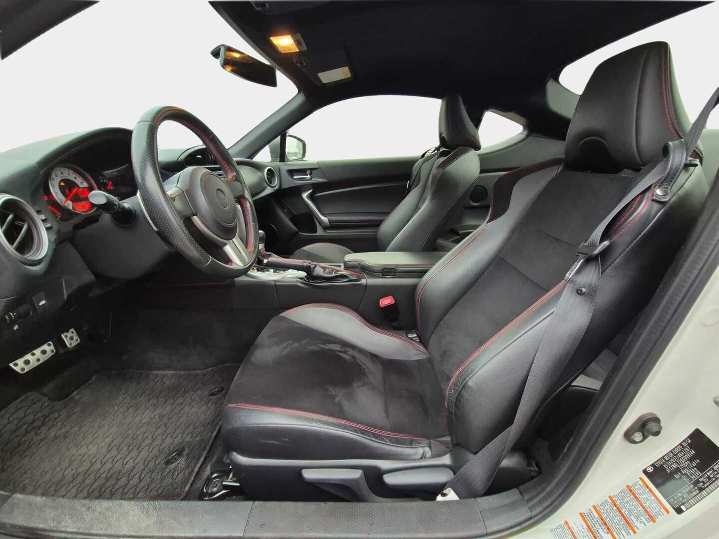 Toyota GT86 2013 2,0 Boxer A/T / Nahka-alcantara Sisusta / Sporttipenkit / Lohko / Vakkari / Bluetooth / Aut. Ilmastointi - 2-om. Suomi-auto / 2x aluvanteet / Siisti! - KORKO VAIN 3,99 %