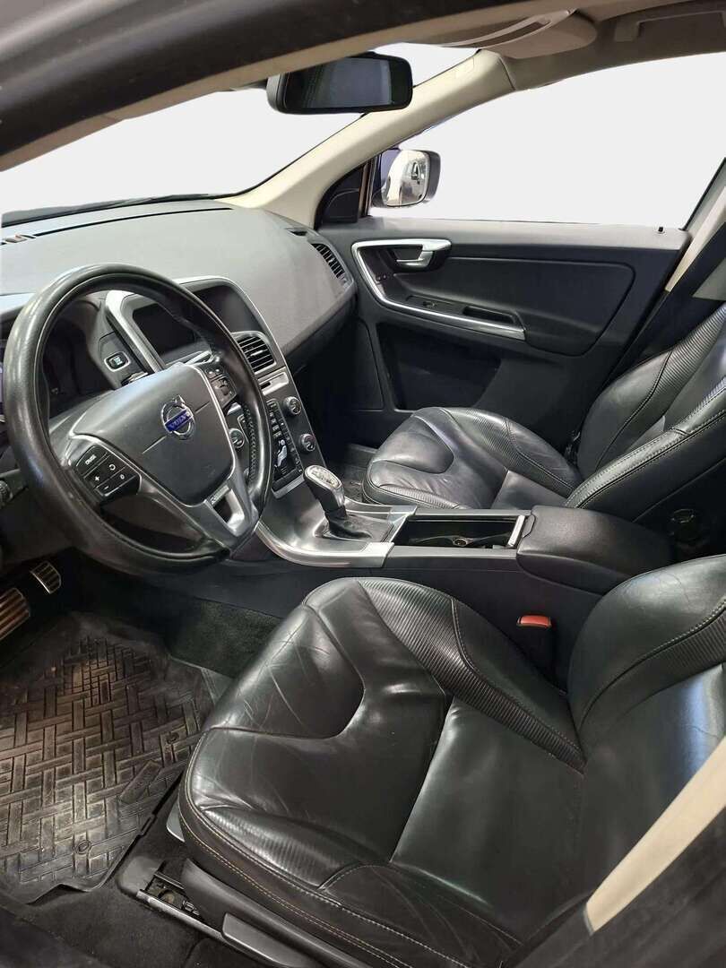 Volvo XC60 2013 VOLVO XC60 D4 AWD R-Design aut - YritysOutlet - Myydään vain yrityksille - | Suomi auto | Koukku | Vakkari | Nahkasisuta | Kahdet renkaat vanteilla | – Tämä auto myydään YritysOutlet -valikoimasta vain yritykselle