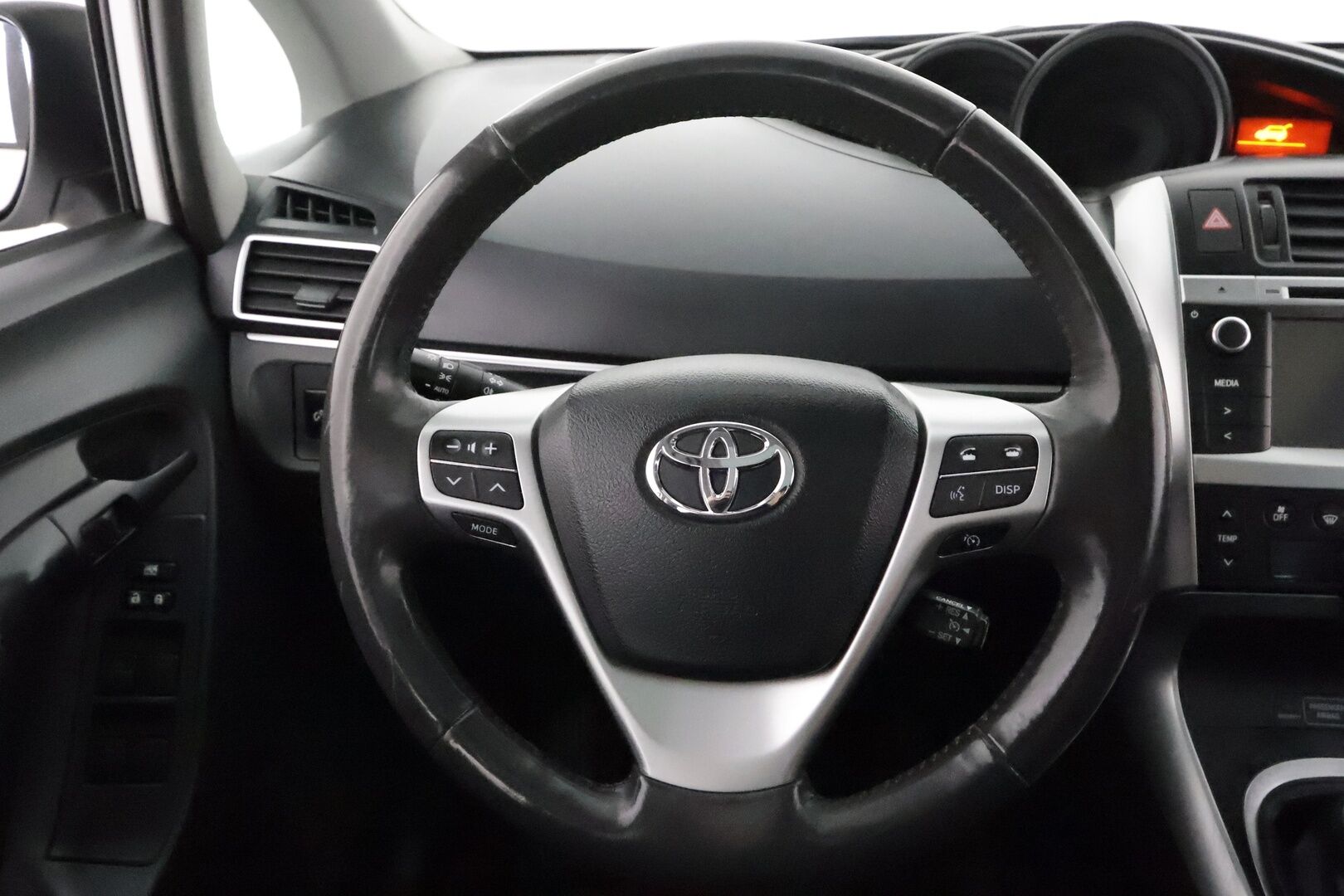 Toyota Verso 2013 1,8 Valvematic Active 7-paik **Lasikatto / P.kamera / Navi / Vakkari / Aut. Ilmastointi / Lohkolämmitin** - Suomi-auto / Kahdet Renkaat