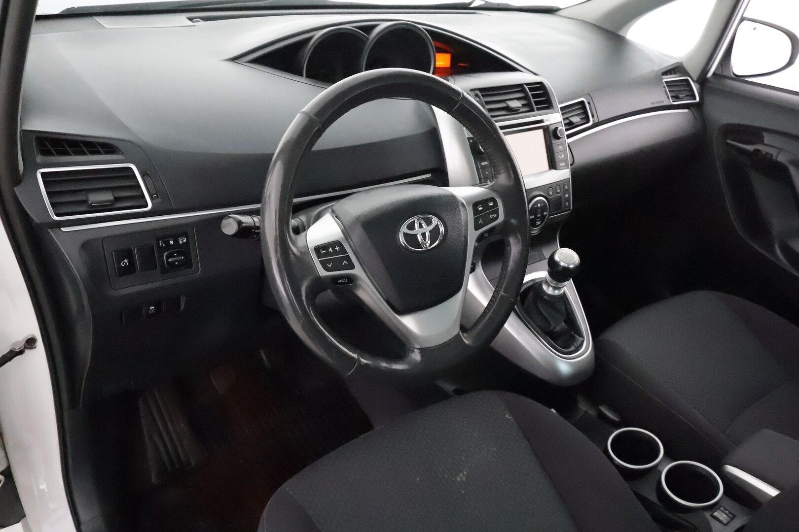 Toyota Verso 2013 1,8 Valvematic Active 7-paik **Lasikatto / P.kamera / Navi / Vakkari / Aut. Ilmastointi / Lohkolämmitin** - Suomi-auto / Kahdet Renkaat